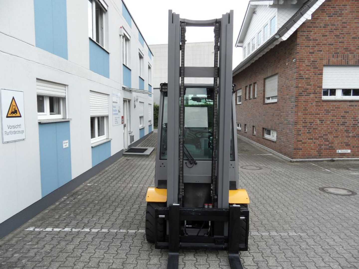 Used Forklift Jungheinrich TFG 430s - Kabine mit Heizung - 4. Funktion 4 ratų šakinis krautuvas (Image 9) Used Forklift Jungheinrich TFG 430s - Kabine mit Heizung - 4. Funktion 4 ratų šakinis krautuvas (Image 9)