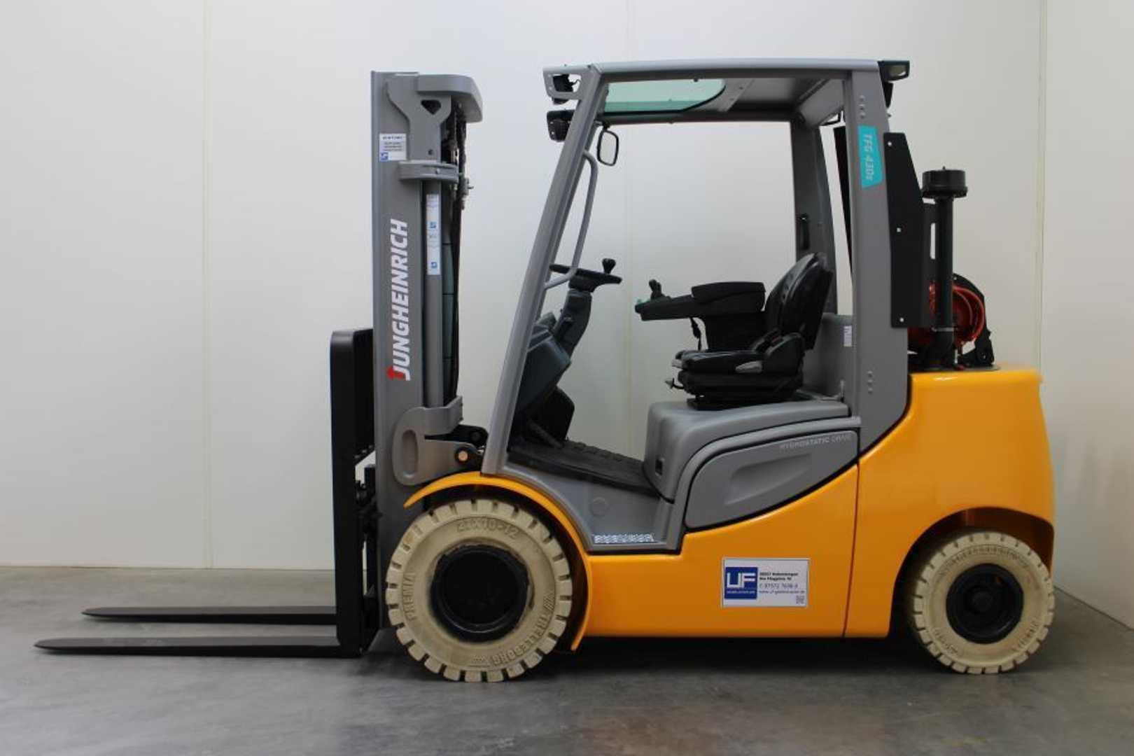 Used Forklift Jungheinrich TFG 430s / 470 DZ 4 ratų šakinis krautuvas (Image 1) Used Forklift Jungheinrich TFG 430s / 470 DZ 4 ratų šakinis krautuvas (Image 1)