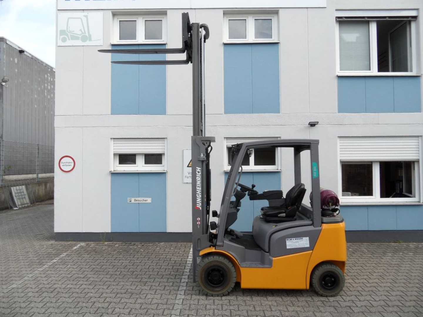 Used Forklift Jungheinrich TFG 316 - weiße Reifen - Freihub 4 ratų šakinis krautuvas (Image 5) Used Forklift Jungheinrich TFG 316 - weiße Reifen - Freihub 4 ratų šakinis krautuvas (Image 5)