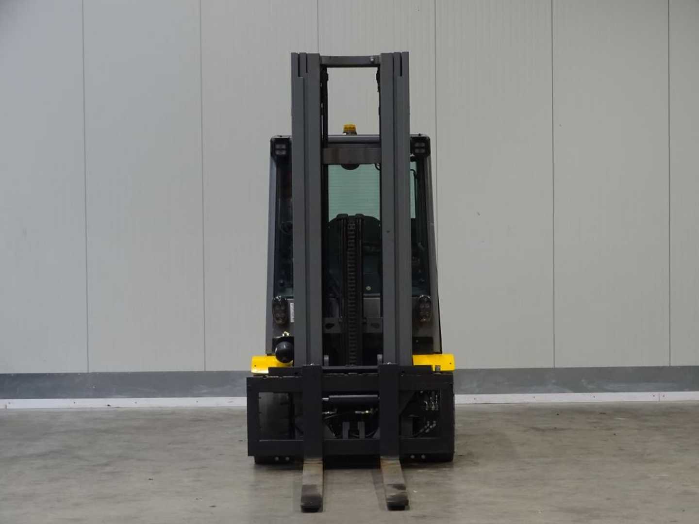 Used Forklift Jungheinrich TFG430s - TRIPLEX 4 ratų šakinis krautuvas (Image 3) Used Forklift Jungheinrich TFG430s - TRIPLEX 4 ratų šakinis krautuvas (Image 3)