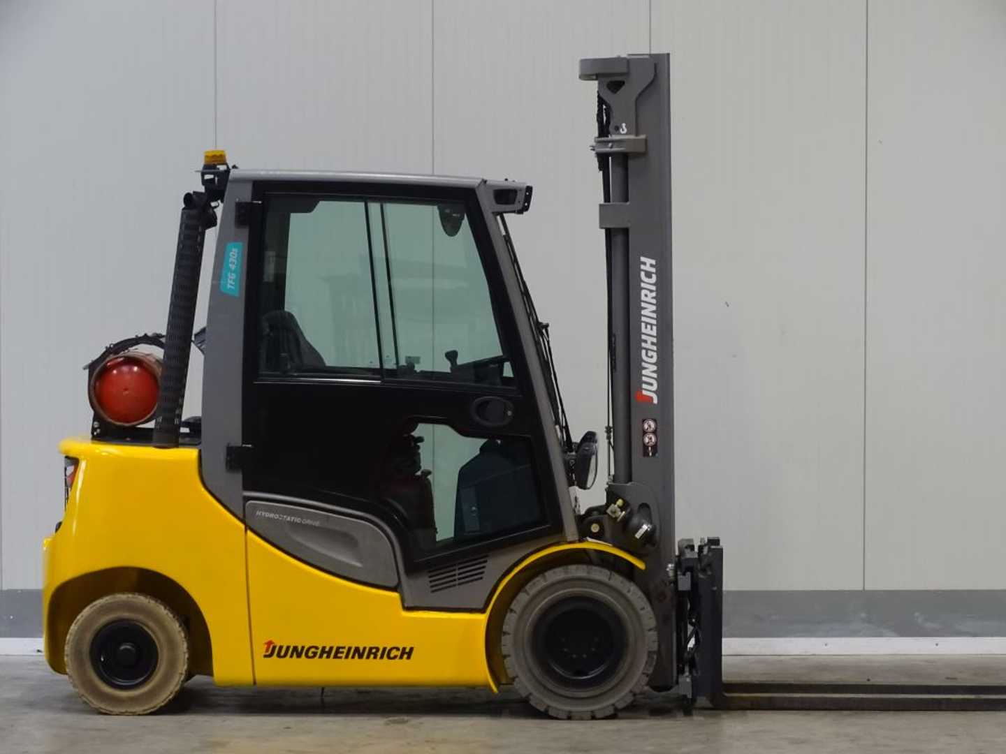 Used Forklift Jungheinrich TFG430s - TRIPLEX 4 ratų šakinis krautuvas (Image 4) Used Forklift Jungheinrich TFG430s - TRIPLEX 4 ratų šakinis krautuvas (Image 4)