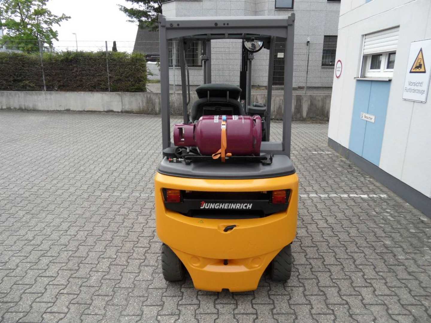 Used Forklift Jungheinrich TFG 320 - Freihub - weiße Reifen 4 ratų šakinis krautuvas (Image 9) Used Forklift Jungheinrich TFG 320 - Freihub - weiße Reifen 4 ratų šakinis krautuvas (Image 9)