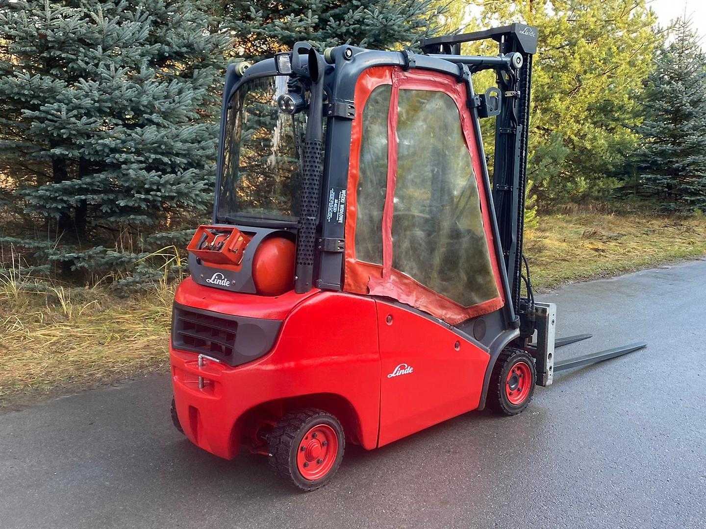 Used Forklift Linde H18T 4 ratų šakinis krautuvas (Image 3) Used Forklift Linde H18T 4 ratų šakinis krautuvas (Image 3)