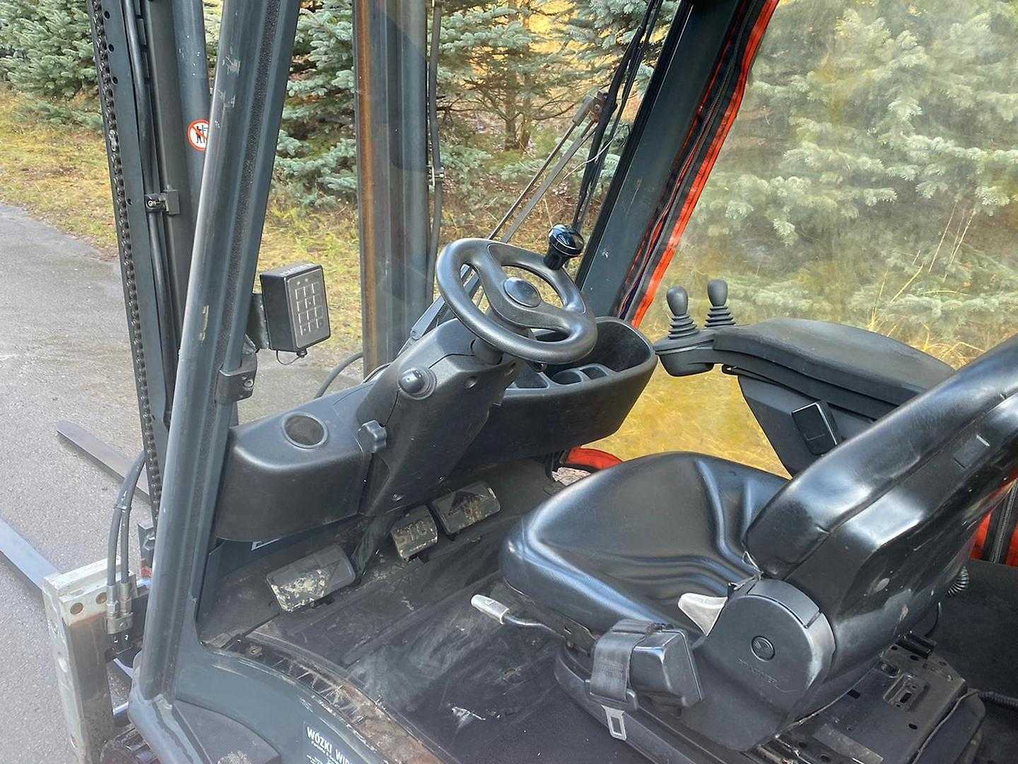 Used Forklift Linde H18T 4 ratų šakinis krautuvas (Image 6) Used Forklift Linde H18T 4 ratų šakinis krautuvas (Image 6)