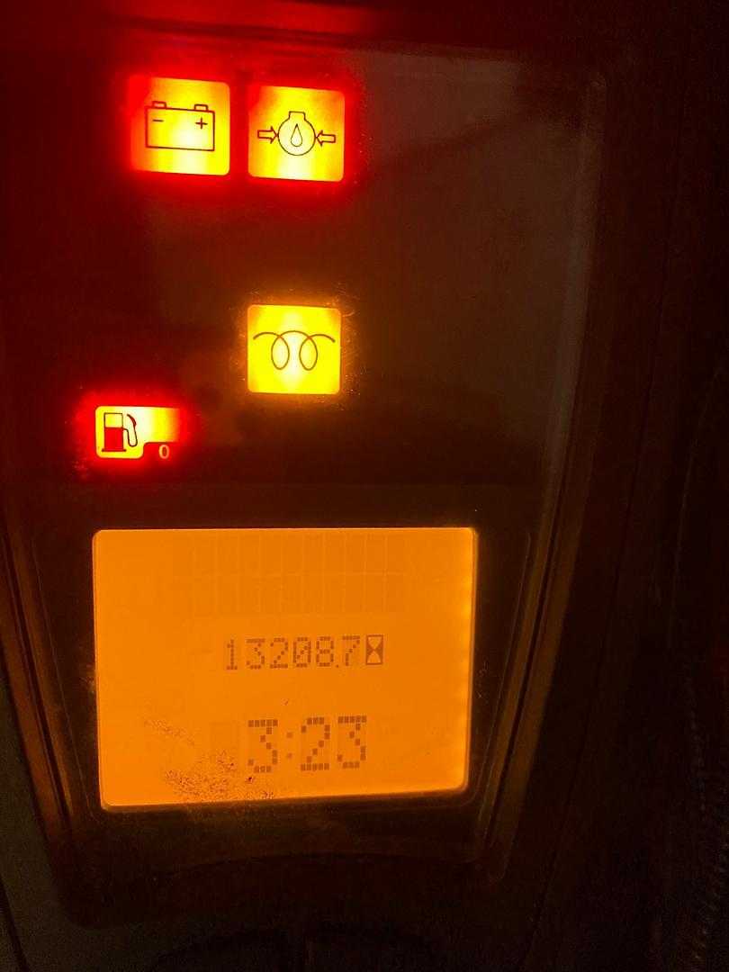 Used Forklift Linde H18T 4 ratų šakinis krautuvas (Image 10) Used Forklift Linde H18T 4 ratų šakinis krautuvas (Image 10)