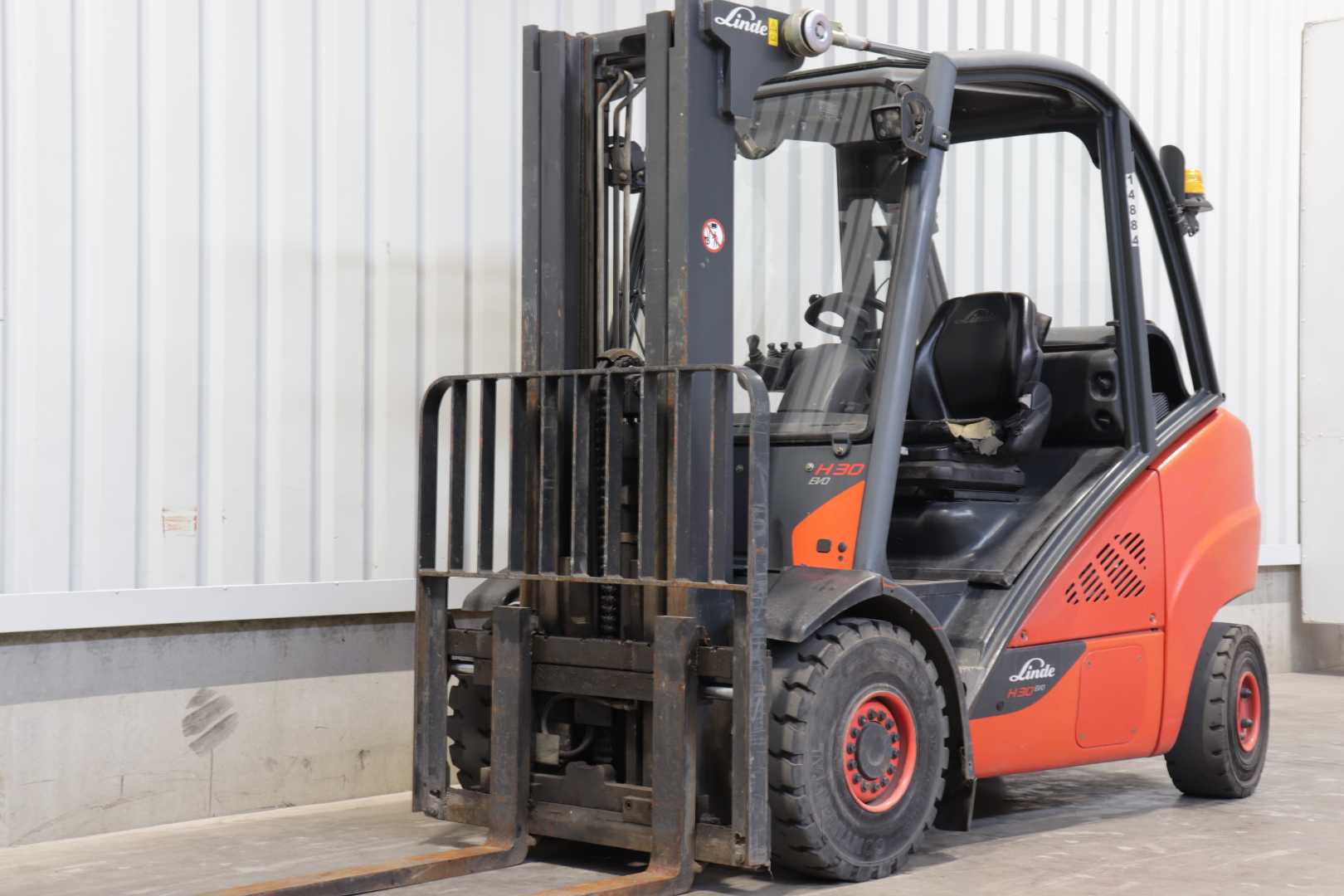 Used Forklift Linde H30T-02 BR393 4 ratų šakinis krautuvas (Image 6) Used Forklift Linde H30T-02 BR393 4 ratų šakinis krautuvas (Image 6)