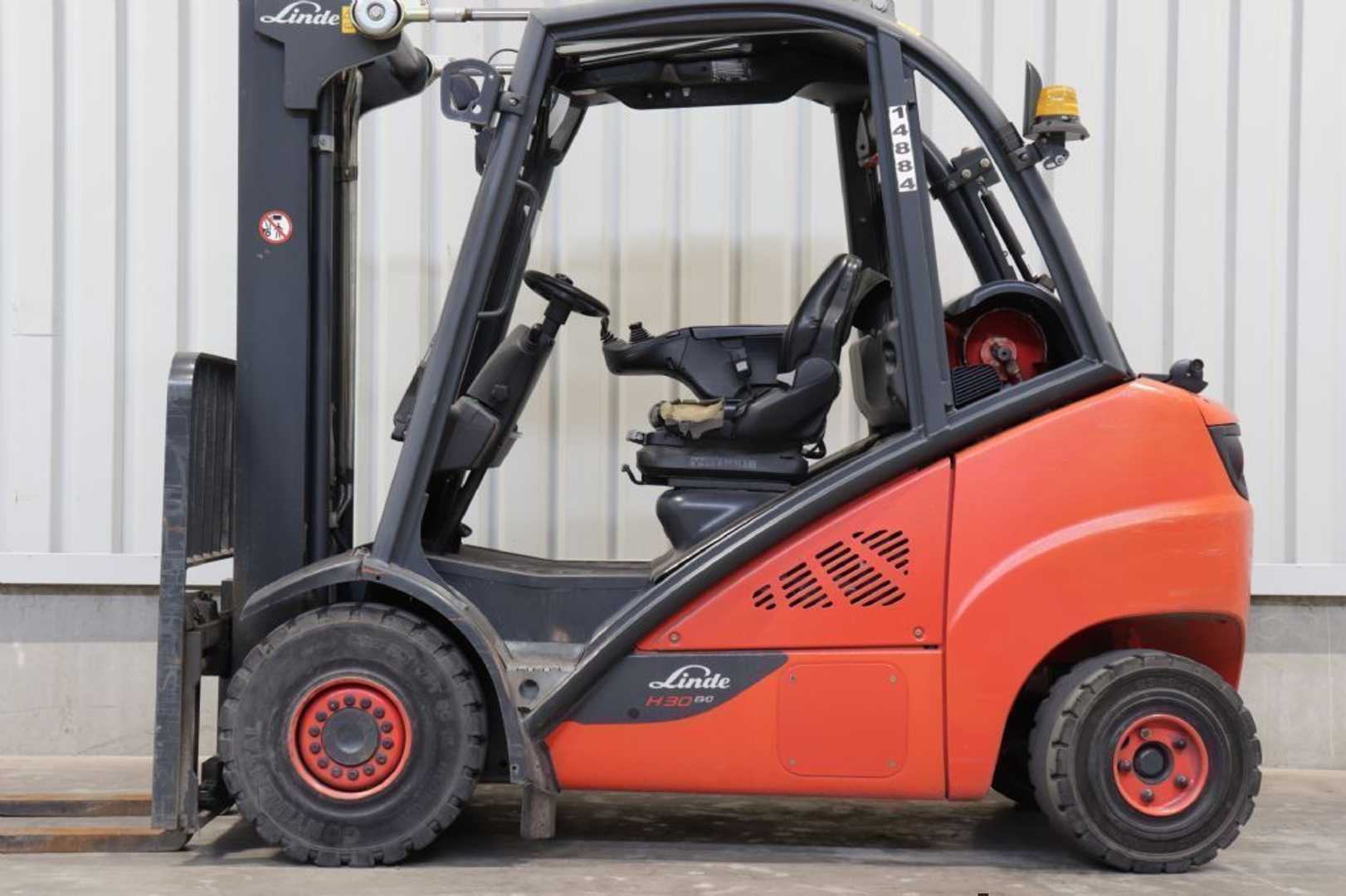 Used Forklift Linde H30T-02 BR393 4 ratų šakinis krautuvas (Image 1) Used Forklift Linde H30T-02 BR393 4 ratų šakinis krautuvas (Image 1)