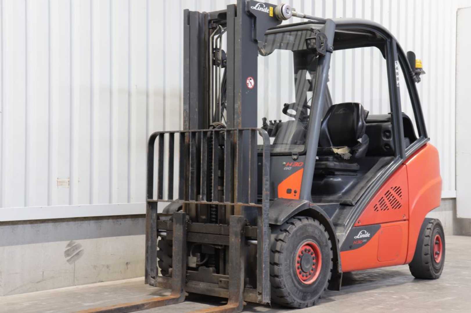 Used Forklift Linde H30T-02 BR393 4 ratų šakinis krautuvas (Image 2) Used Forklift Linde H30T-02 BR393 4 ratų šakinis krautuvas (Image 2)