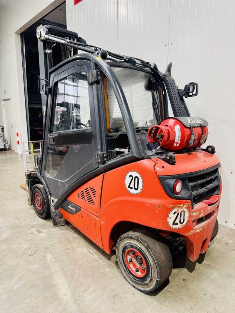 Used Forklift Linde H 25 T-02 EVO Triplex Kabine STVO ZVG 4 ratų šakinis krautuvas (Image 3) Used Forklift Linde H 25 T-02 EVO Triplex Kabine STVO ZVG 4 ratų šakinis krautuvas (Image 3)