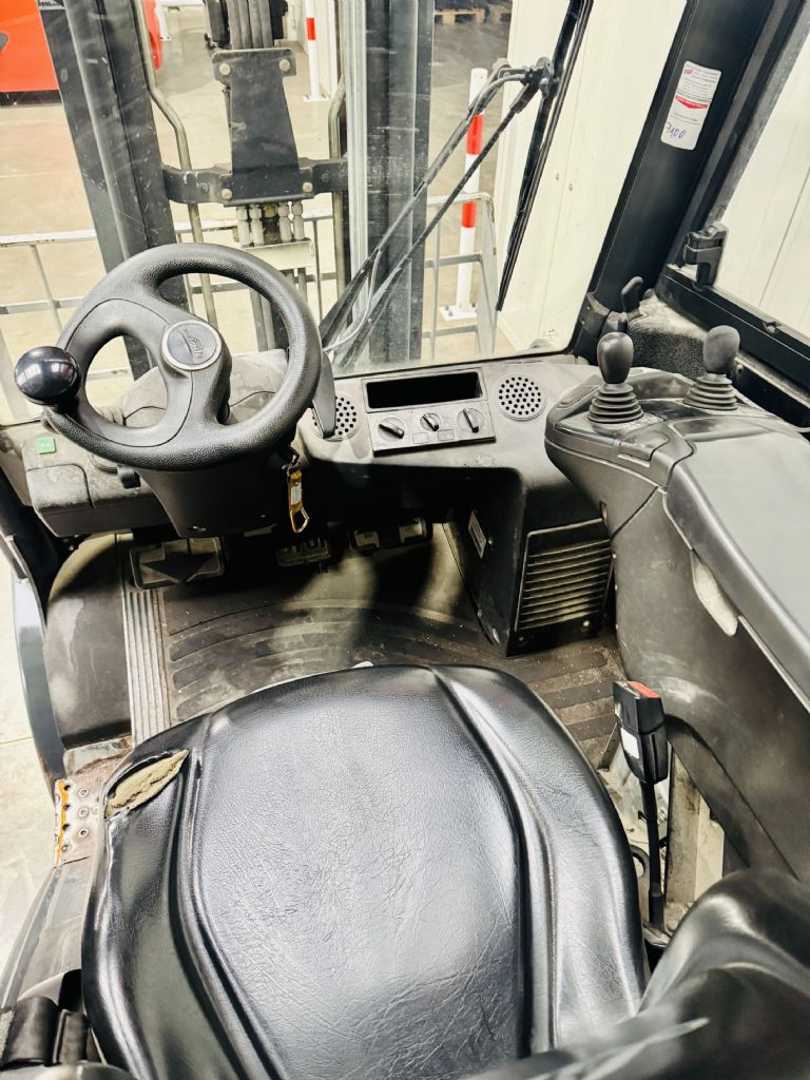 Used Forklift Linde H 25 T-02 EVO Triplex Kabine STVO ZVG 4 ratų šakinis krautuvas (Image 5) Used Forklift Linde H 25 T-02 EVO Triplex Kabine STVO ZVG 4 ratų šakinis krautuvas (Image 5)