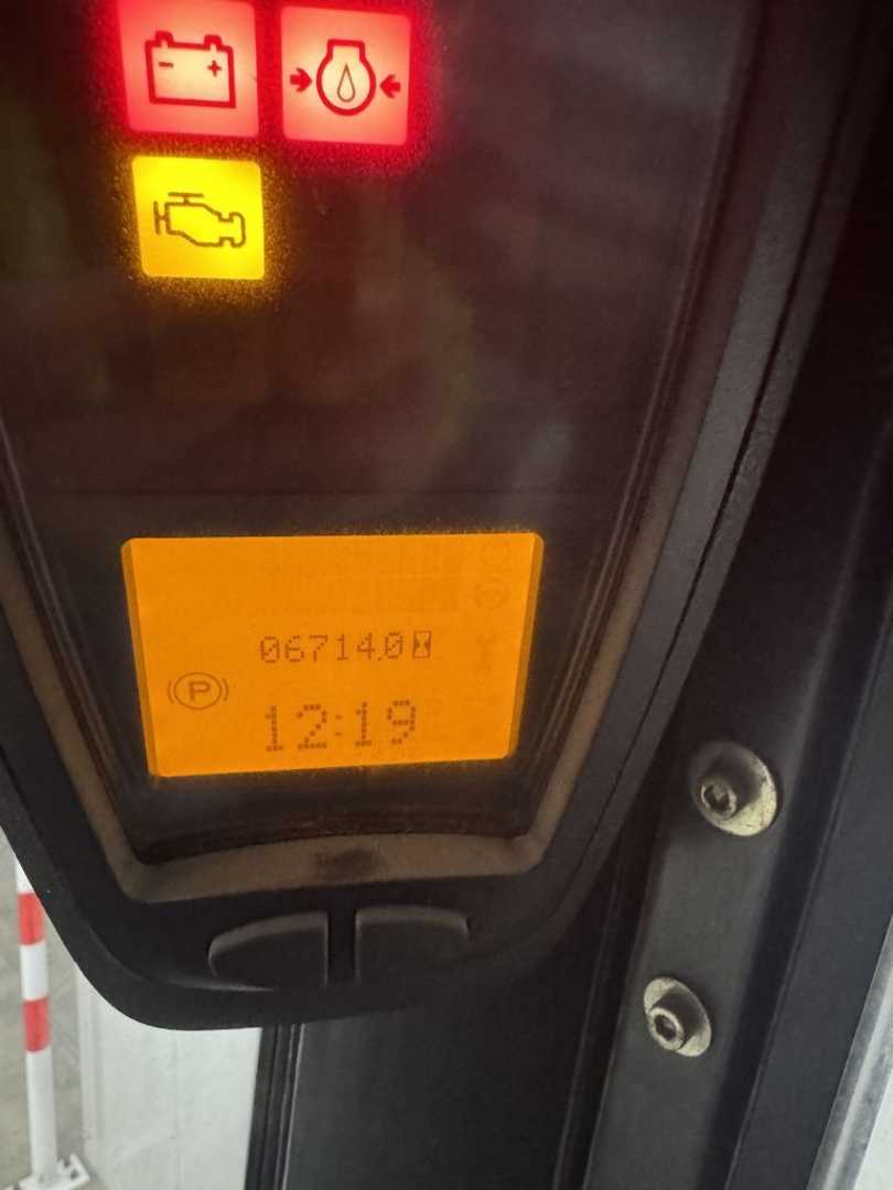 Used Forklift Linde H 25 T-02 EVO Triplex Kabine STVO ZVG 4 ratų šakinis krautuvas (Image 8) Used Forklift Linde H 25 T-02 EVO Triplex Kabine STVO ZVG 4 ratų šakinis krautuvas (Image 8)