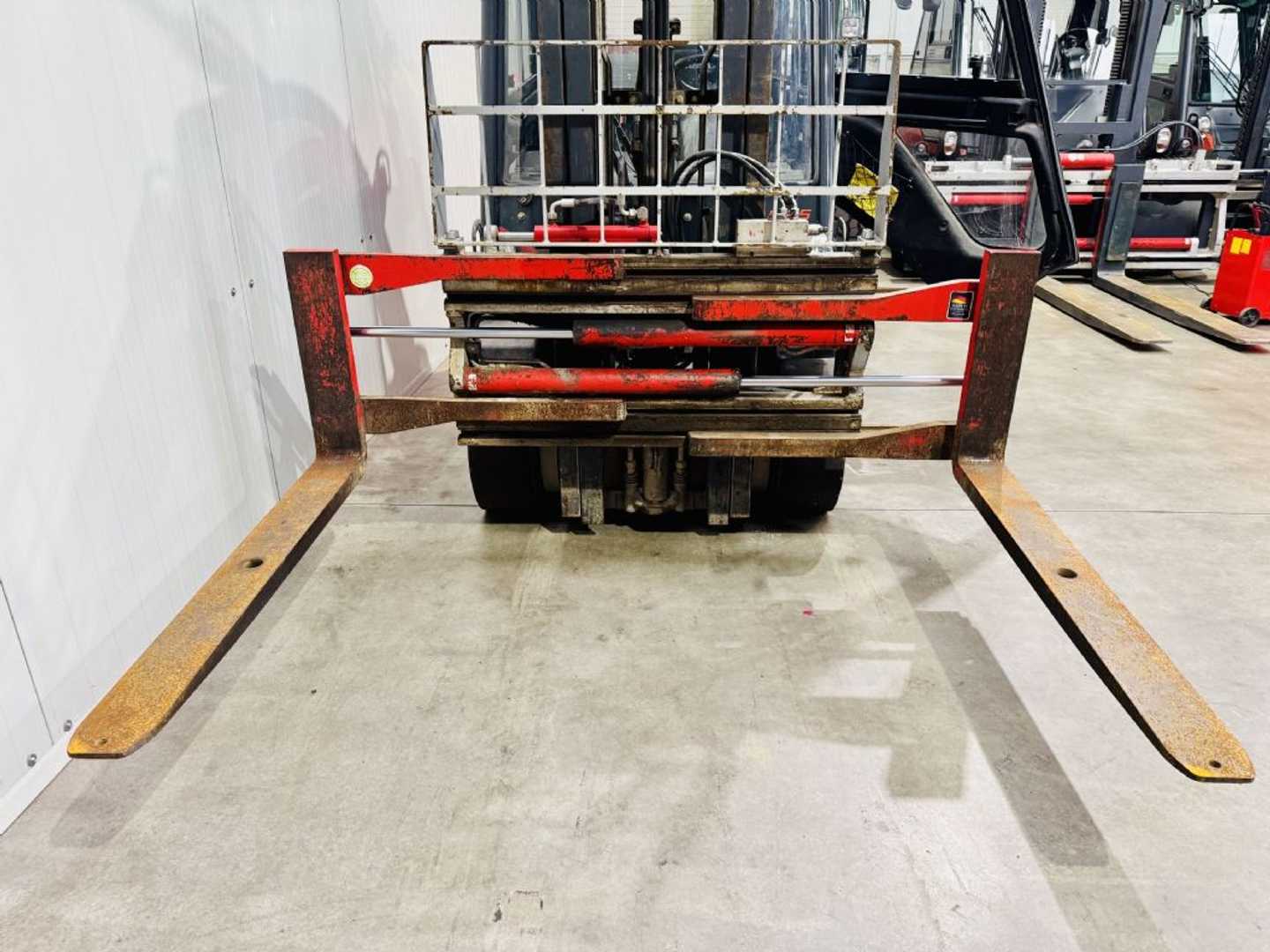 Used Forklift Linde H 25 T-02 EVO Triplex Kabine STVO ZVG 4 ratų šakinis krautuvas (Image 9) Used Forklift Linde H 25 T-02 EVO Triplex Kabine STVO ZVG 4 ratų šakinis krautuvas (Image 9)