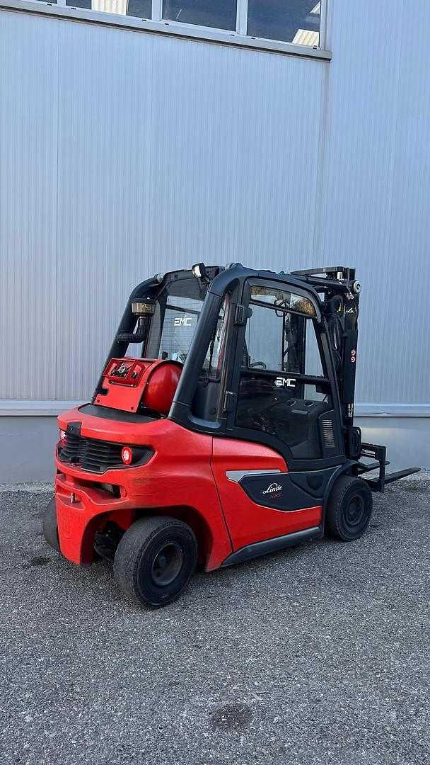 Used Forklift Linde H25T 4 ratų šakinis krautuvas (Image 3) Used Forklift Linde H25T 4 ratų šakinis krautuvas (Image 3)
