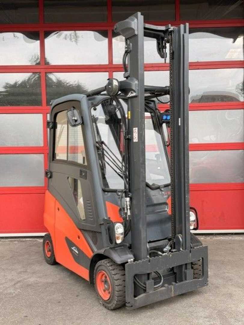 Used Forklift Linde H16T 4 ratų šakinis krautuvas (Image 2) Used Forklift Linde H16T 4 ratų šakinis krautuvas (Image 2)
