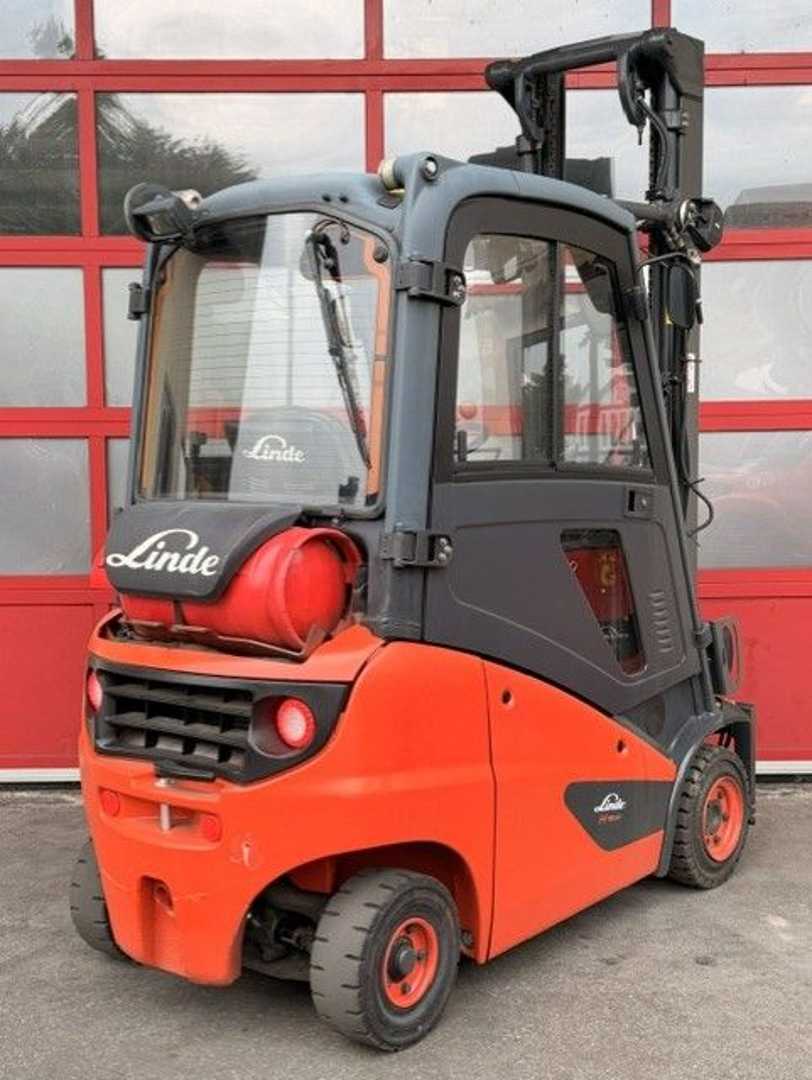 Used Forklift Linde H16T 4 ratų šakinis krautuvas (Image 5) Used Forklift Linde H16T 4 ratų šakinis krautuvas (Image 5)