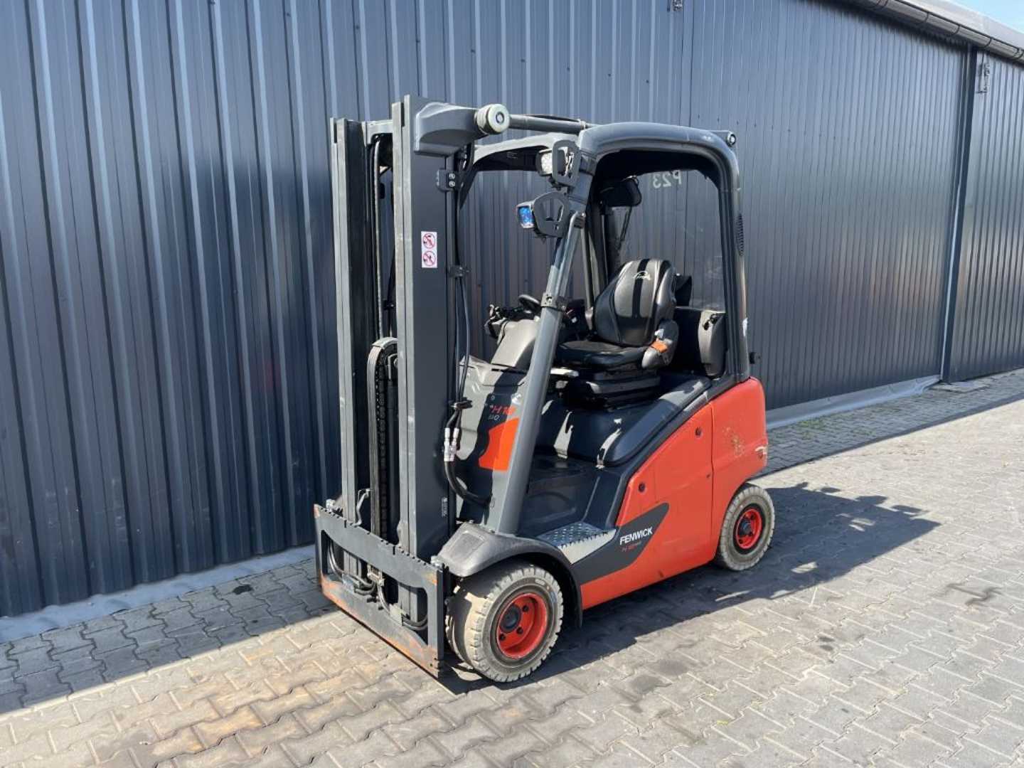 Used Forklift Linde H18T-01 4 ratų šakinis krautuvas (Image 1) Used Forklift Linde H18T-01 4 ratų šakinis krautuvas (Image 1)