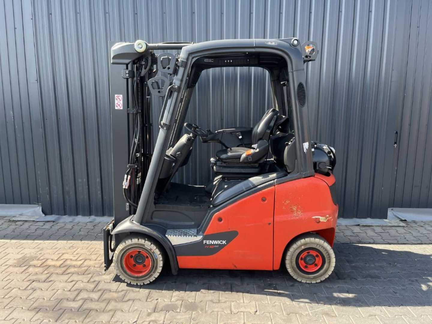 Used Forklift Linde H18T-01 4 ratų šakinis krautuvas (Image 2) Used Forklift Linde H18T-01 4 ratų šakinis krautuvas (Image 2)