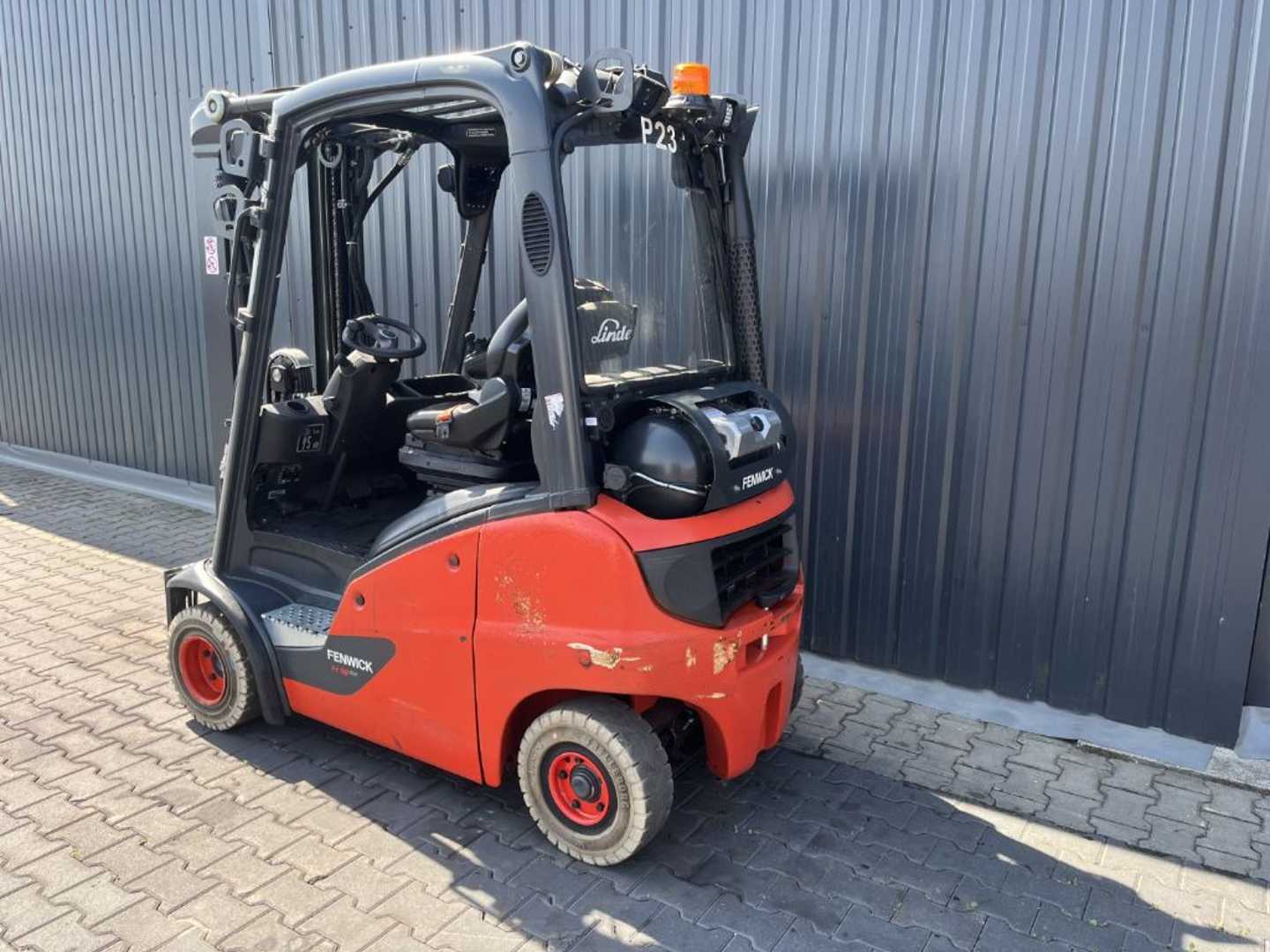 Used Forklift Linde H18T-01 4 ratų šakinis krautuvas (Image 3) Used Forklift Linde H18T-01 4 ratų šakinis krautuvas (Image 3)