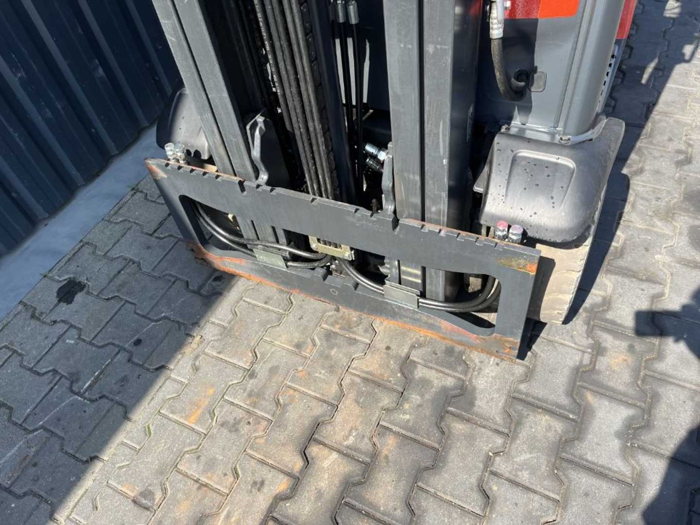 Used Forklift Linde H18T-01 4 ratų šakinis krautuvas (Image 9) Used Forklift Linde H18T-01 4 ratų šakinis krautuvas (Image 9)