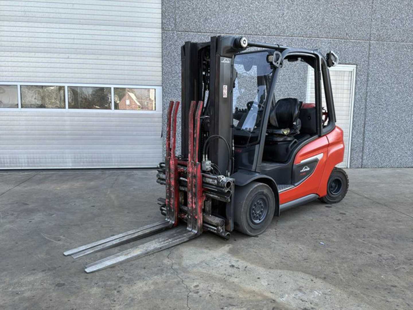 Used Forklift Linde H35T 4 ratų šakinis krautuvas (Image 1) Used Forklift Linde H35T 4 ratų šakinis krautuvas (Image 1)