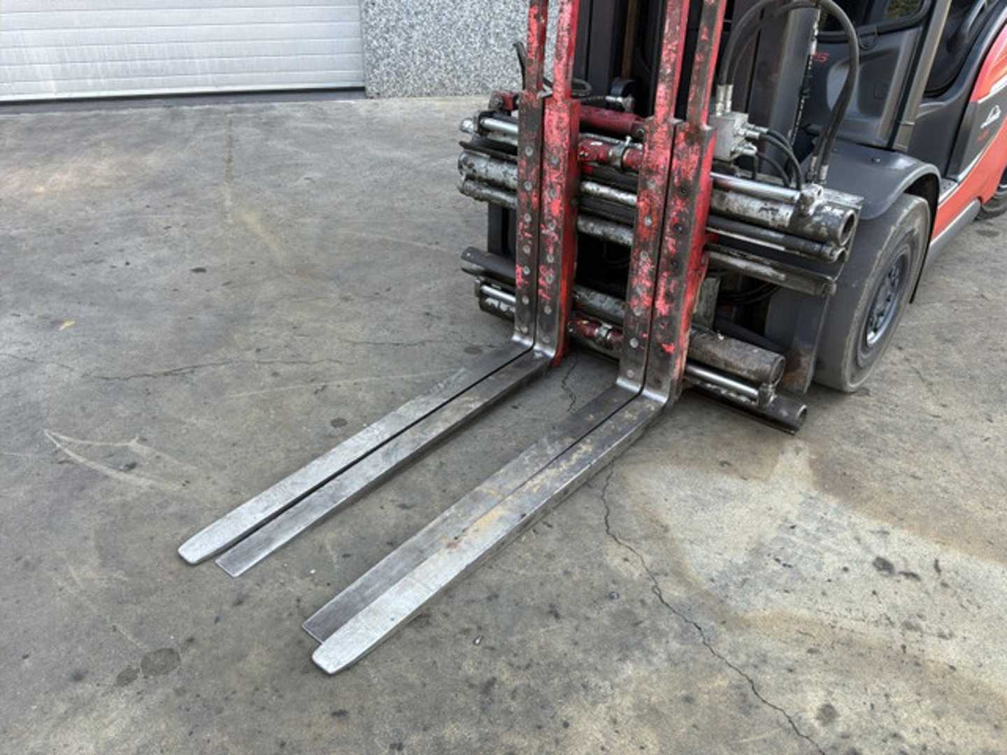 Used Forklift Linde H35T 4 ratų šakinis krautuvas (Image 10) Used Forklift Linde H35T 4 ratų šakinis krautuvas (Image 10)