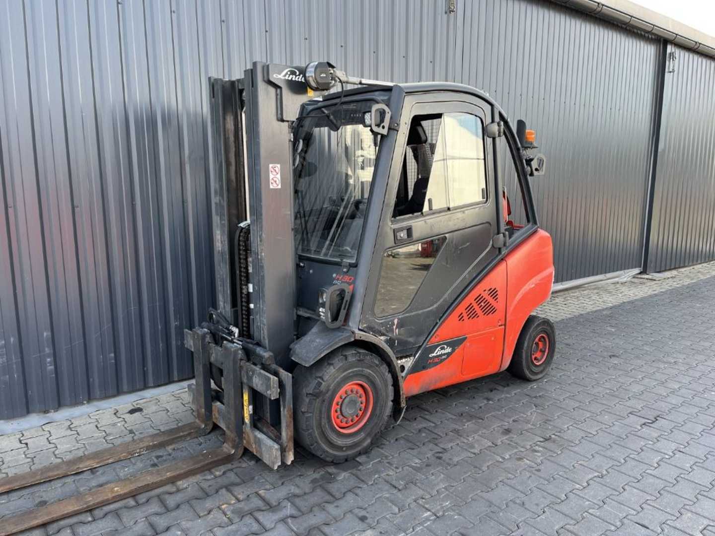 Used Forklift Linde H30T-02 4 ratų šakinis krautuvas (Image 1) Used Forklift Linde H30T-02 4 ratų šakinis krautuvas (Image 1)