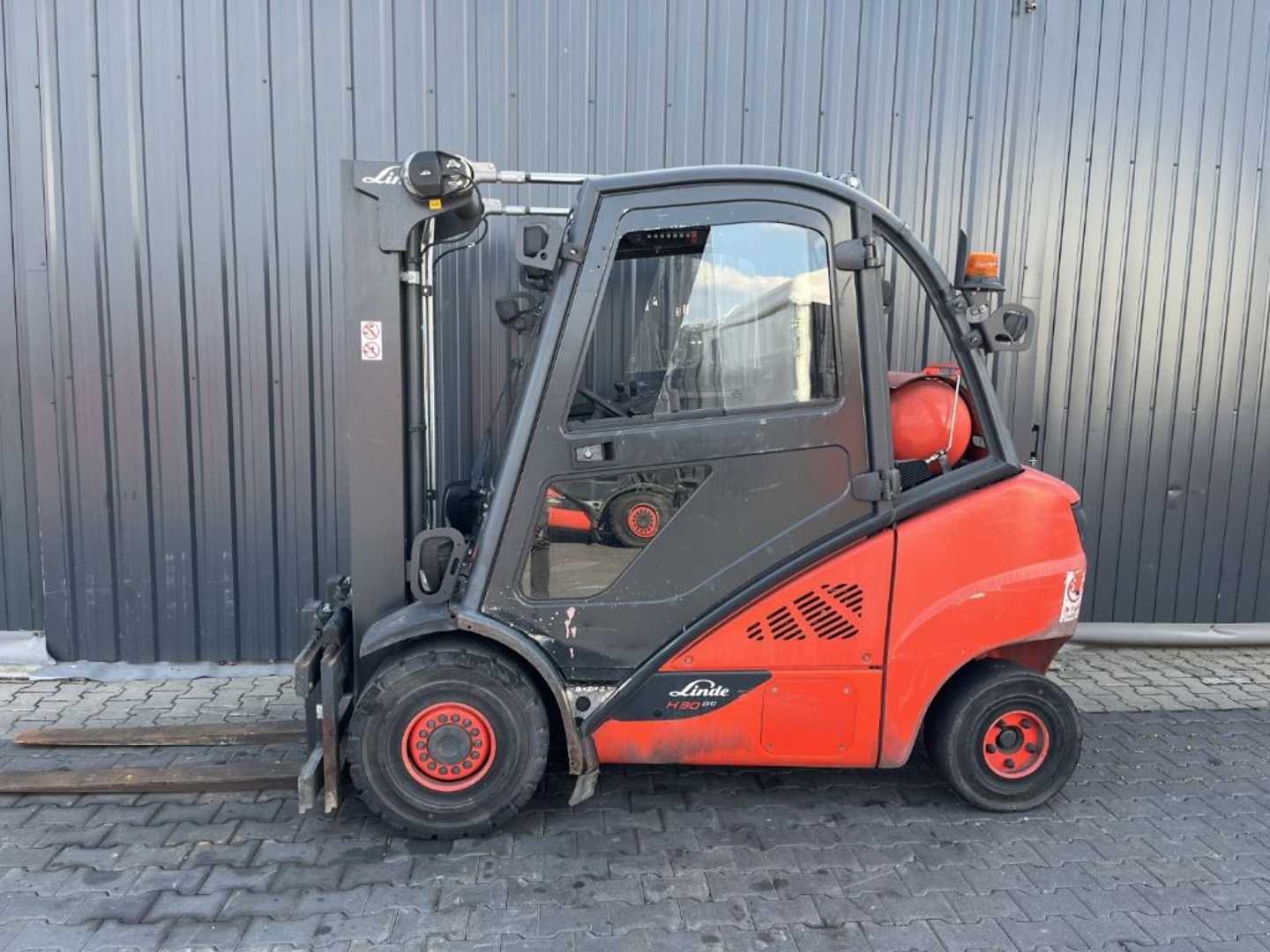 Used Forklift Linde H30T-02 4 ratų šakinis krautuvas (Image 2) Used Forklift Linde H30T-02 4 ratų šakinis krautuvas (Image 2)
