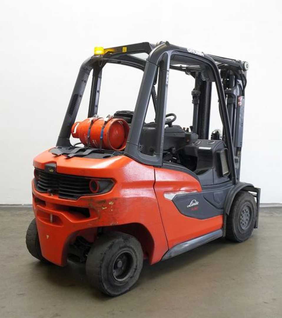 Used Forklift Linde H 30 T 1202 4 ratų šakinis krautuvas (Image 2) Used Forklift Linde H 30 T 1202 4 ratų šakinis krautuvas (Image 2)