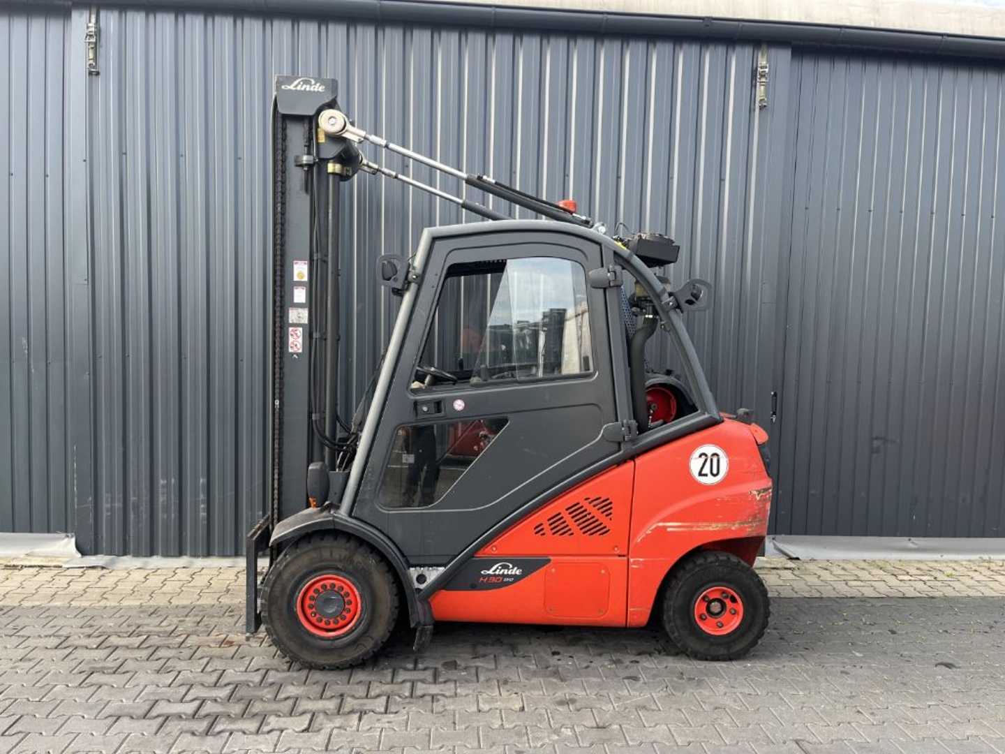 Used Forklift Linde H30T-02 4 ratų šakinis krautuvas (Image 2) Used Forklift Linde H30T-02 4 ratų šakinis krautuvas (Image 2)