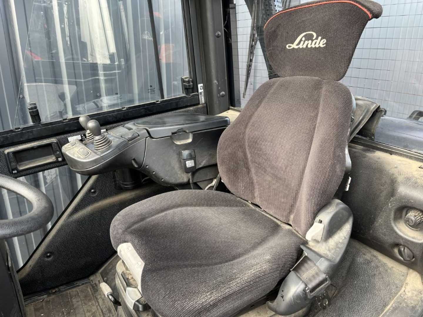 Used Forklift Linde H30T-02 4 ratų šakinis krautuvas (Image 8) Used Forklift Linde H30T-02 4 ratų šakinis krautuvas (Image 8)