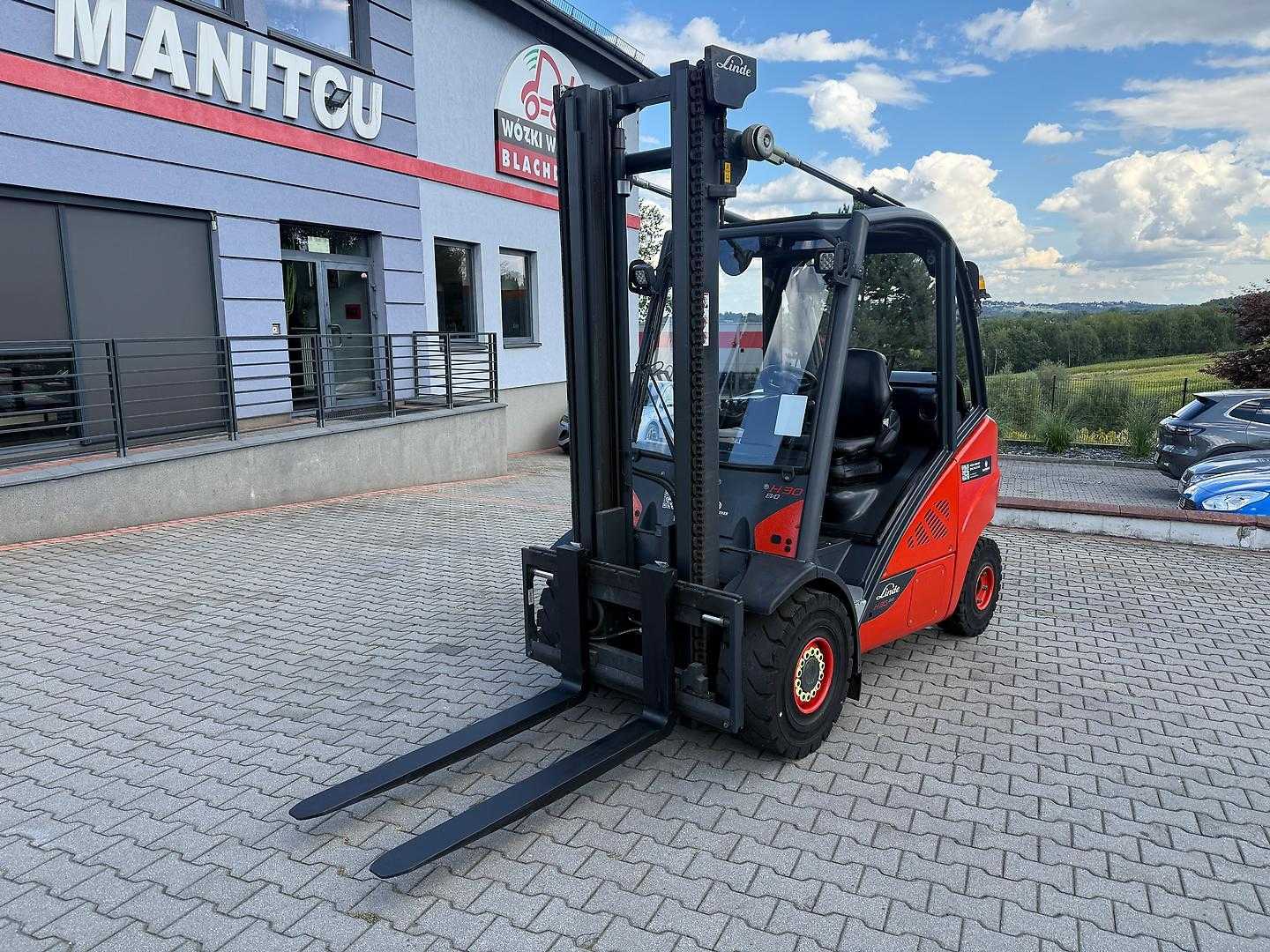 Used Forklift Linde H30T-02 Side shift 4 ratų šakinis krautuvas (Image 4) Used Forklift Linde H30T-02 Side shift 4 ratų šakinis krautuvas (Image 4)