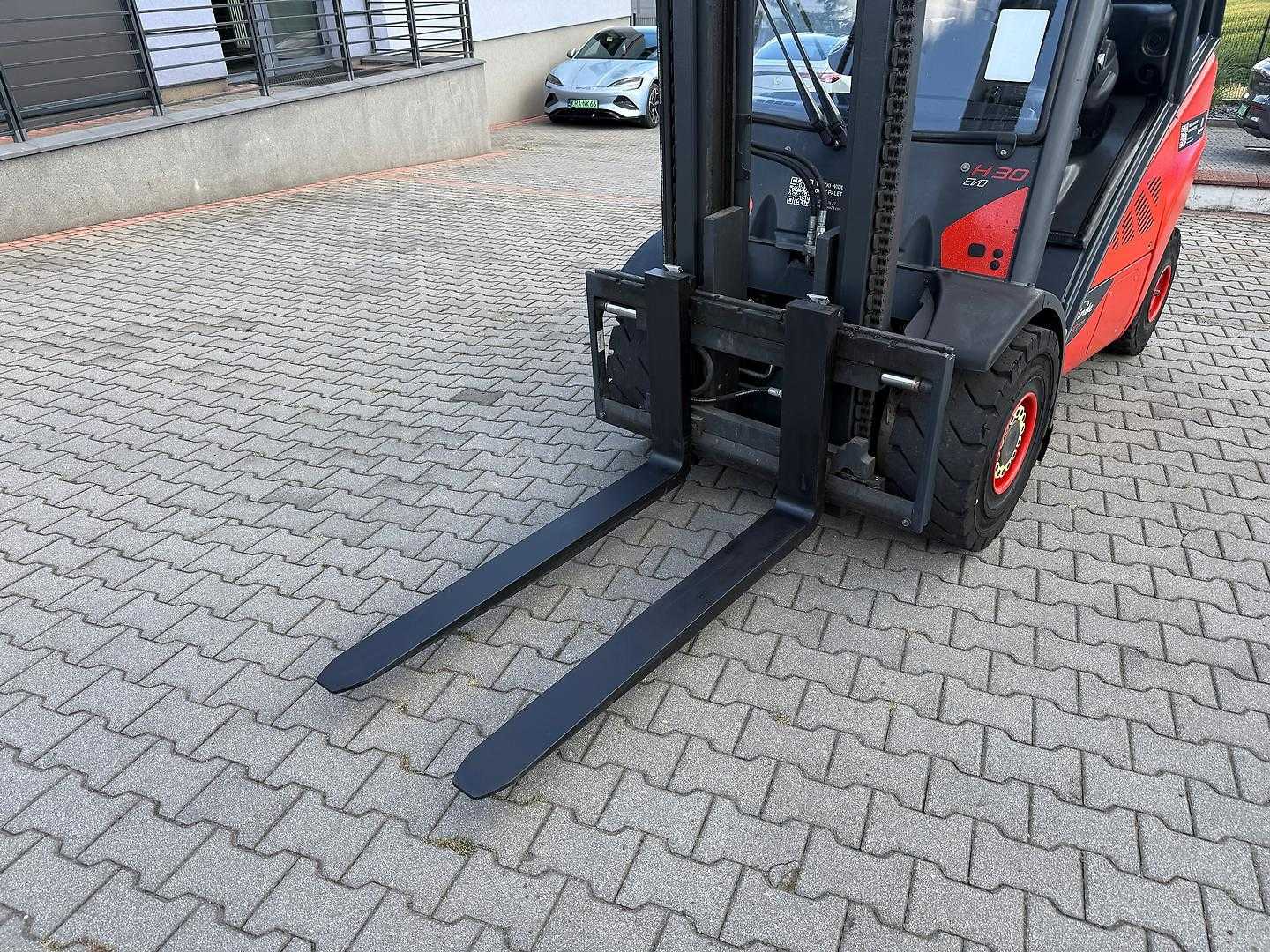 Used Forklift Linde H30T-02 Side shift 4 ratų šakinis krautuvas (Image 5) Used Forklift Linde H30T-02 Side shift 4 ratų šakinis krautuvas (Image 5)