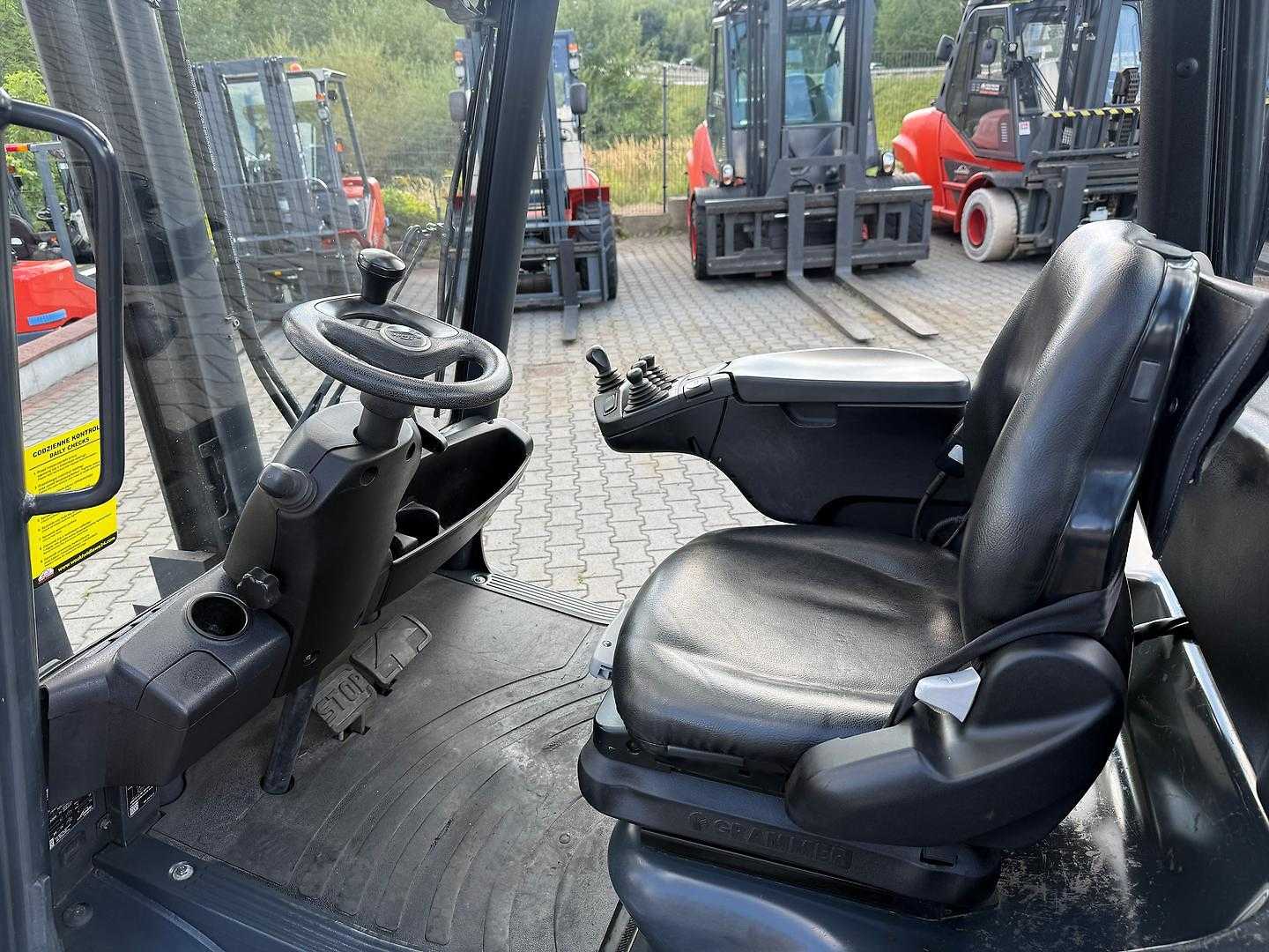 Used Forklift Linde H30T-02 Side shift 4 ratų šakinis krautuvas (Image 10) Used Forklift Linde H30T-02 Side shift 4 ratų šakinis krautuvas (Image 10)