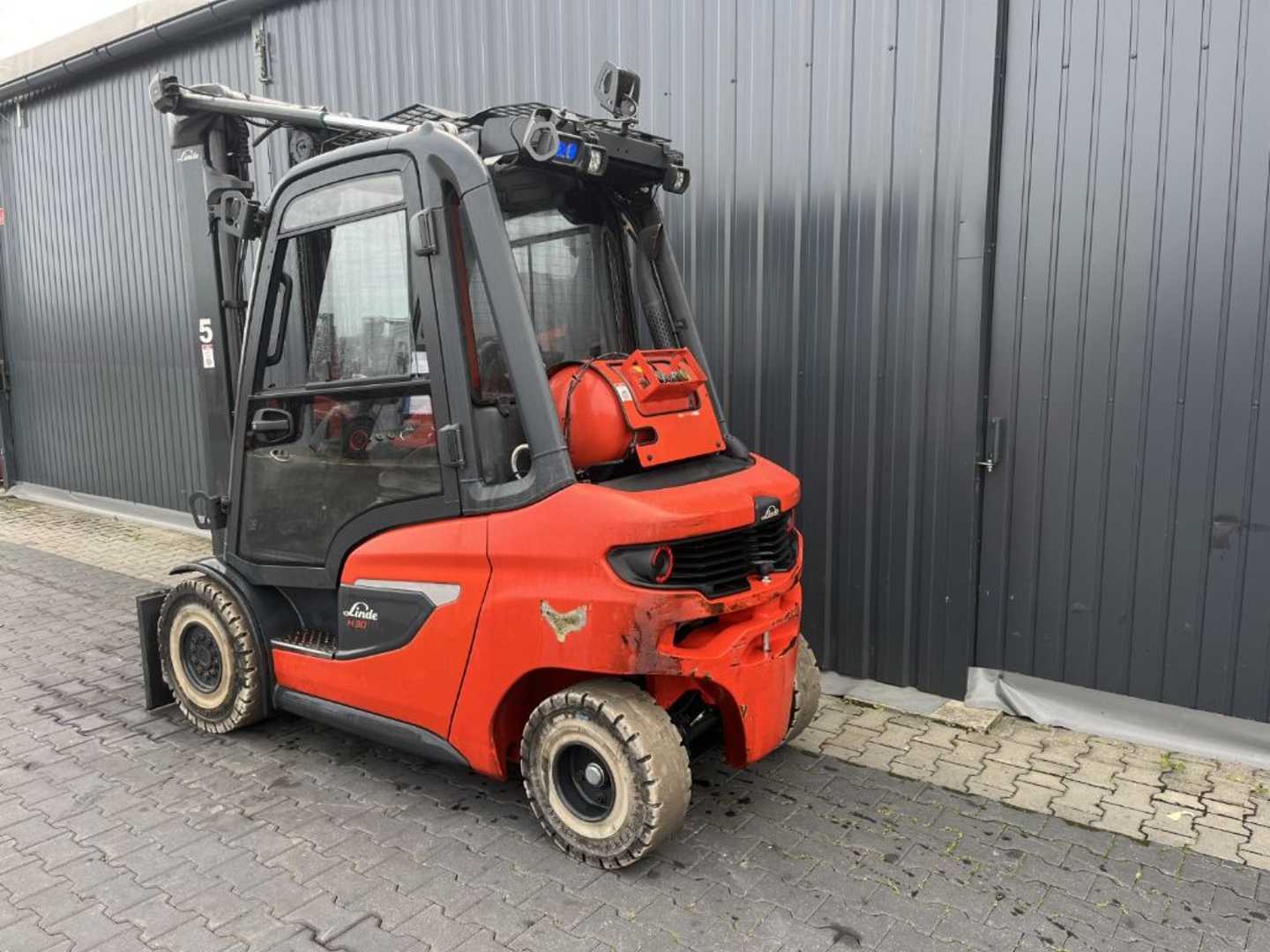Used Forklift Linde H30T-01 4 ratų šakinis krautuvas (Image 3) Used Forklift Linde H30T-01 4 ratų šakinis krautuvas (Image 3)