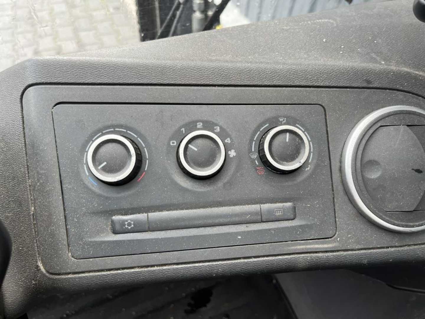 Used Forklift Linde H30T-01 4 ratų šakinis krautuvas (Image 6) Used Forklift Linde H30T-01 4 ratų šakinis krautuvas (Image 6)