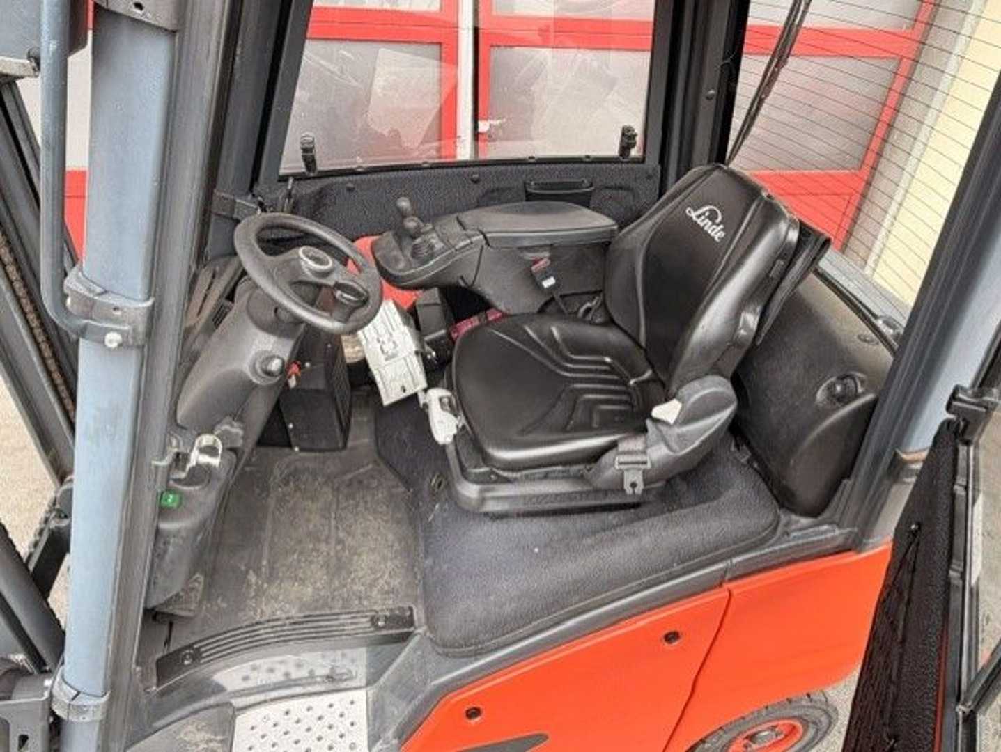 Used Forklift Linde H16T 4 ratų šakinis krautuvas (Image 8) Used Forklift Linde H16T 4 ratų šakinis krautuvas (Image 8)