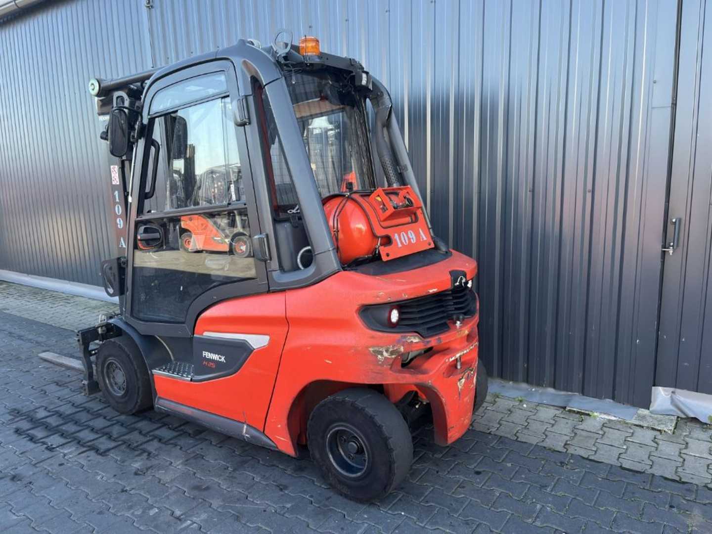 Used Forklift Linde H25T-01 4 ratų šakinis krautuvas (Image 3) Used Forklift Linde H25T-01 4 ratų šakinis krautuvas (Image 3)