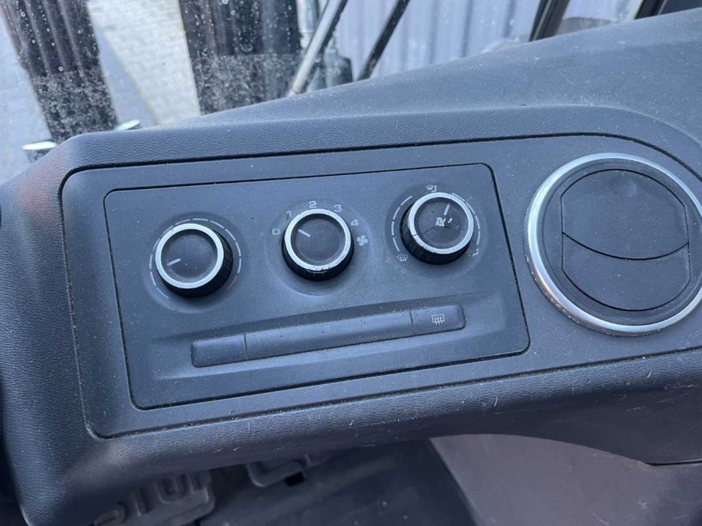 Used Forklift Linde H25T-01 4 ratų šakinis krautuvas (Image 6) Used Forklift Linde H25T-01 4 ratų šakinis krautuvas (Image 6)