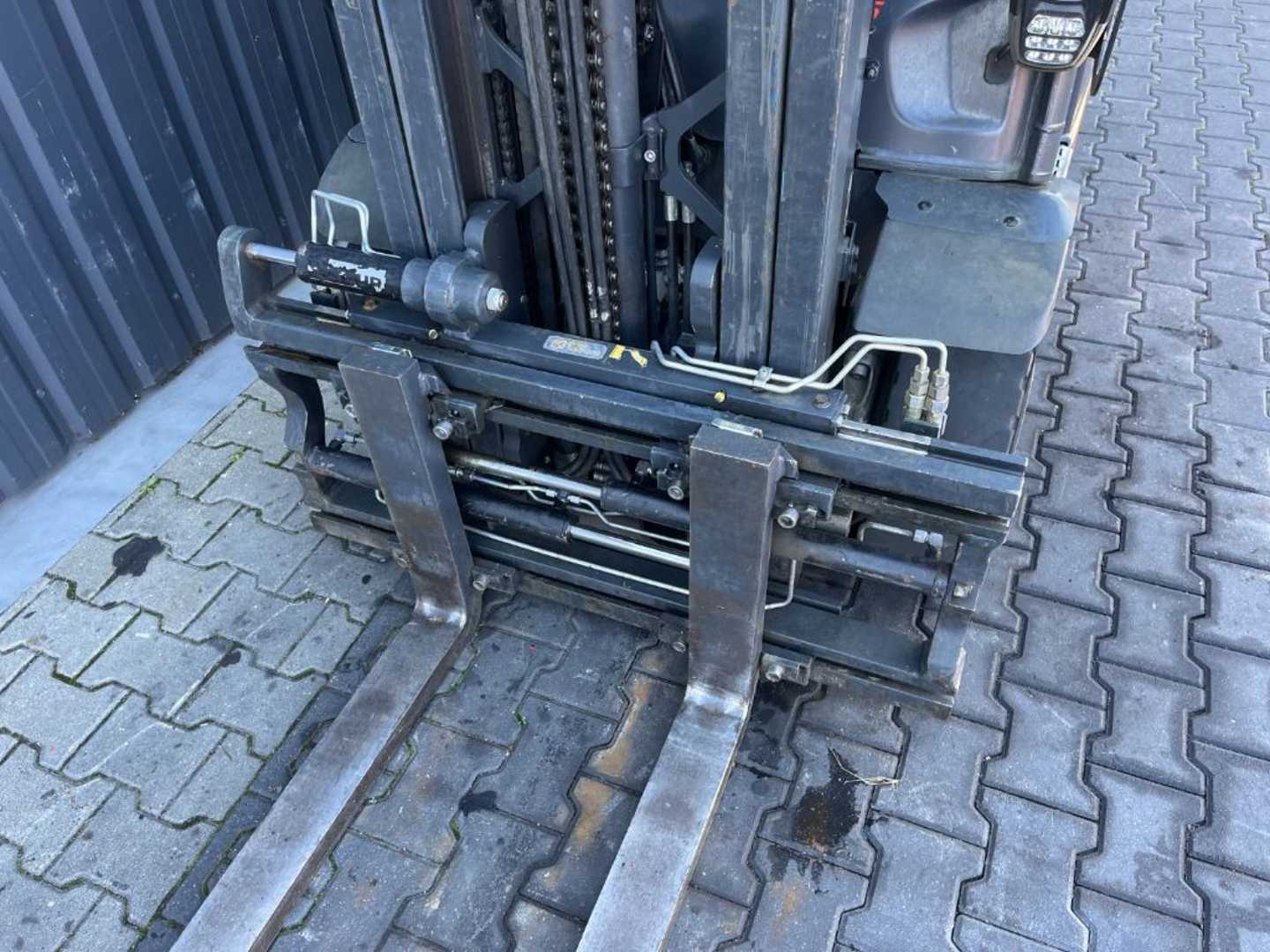 Used Forklift Linde H25T-01 4 ratų šakinis krautuvas (Image 10) Used Forklift Linde H25T-01 4 ratų šakinis krautuvas (Image 10)