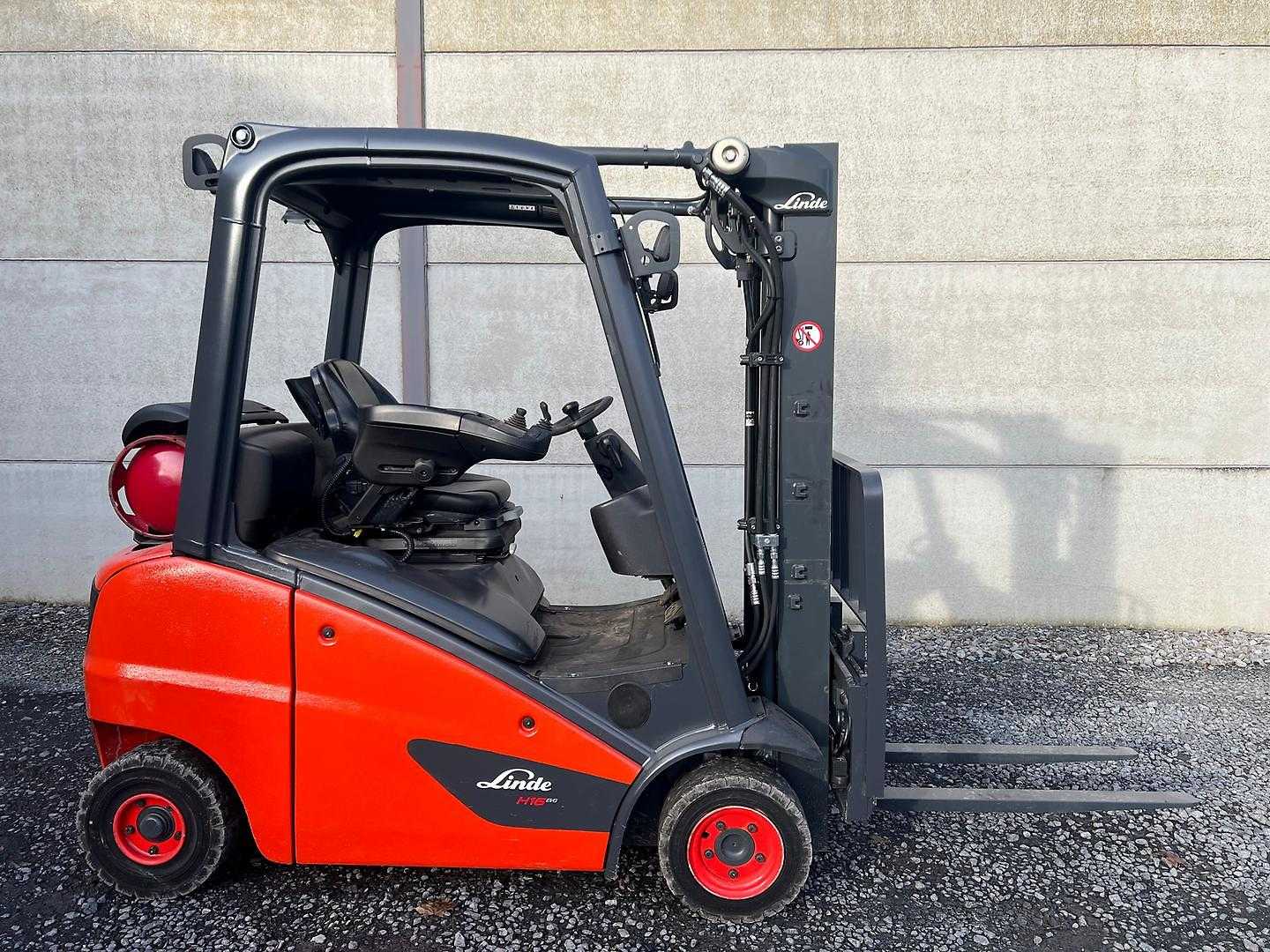 Used Forklift Linde H16T-01 4 ratų šakinis krautuvas (Image 2) Used Forklift Linde H16T-01 4 ratų šakinis krautuvas (Image 2)