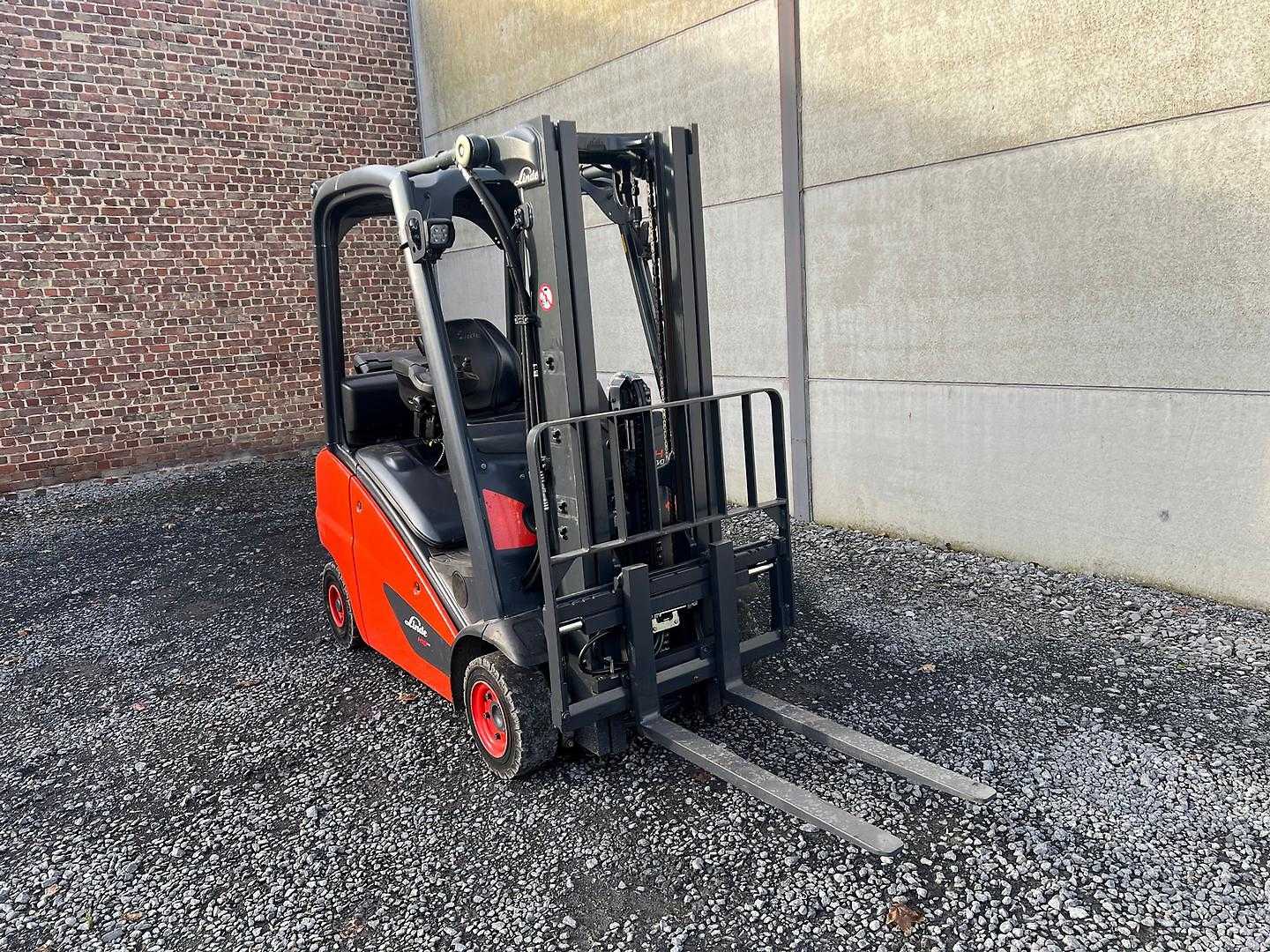 Used Forklift Linde H16T-01 4 ratų šakinis krautuvas (Image 3) Used Forklift Linde H16T-01 4 ratų šakinis krautuvas (Image 3)