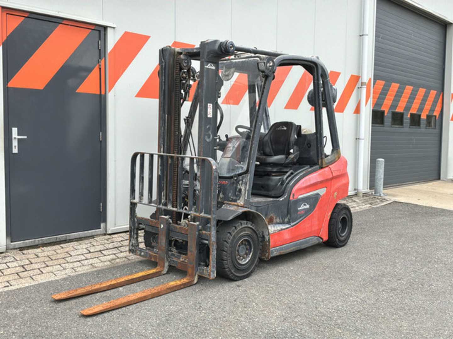 Used Forklift Linde H20T-01/600 4 ratų šakinis krautuvas (Image 1) Used Forklift Linde H20T-01/600 4 ratų šakinis krautuvas (Image 1)