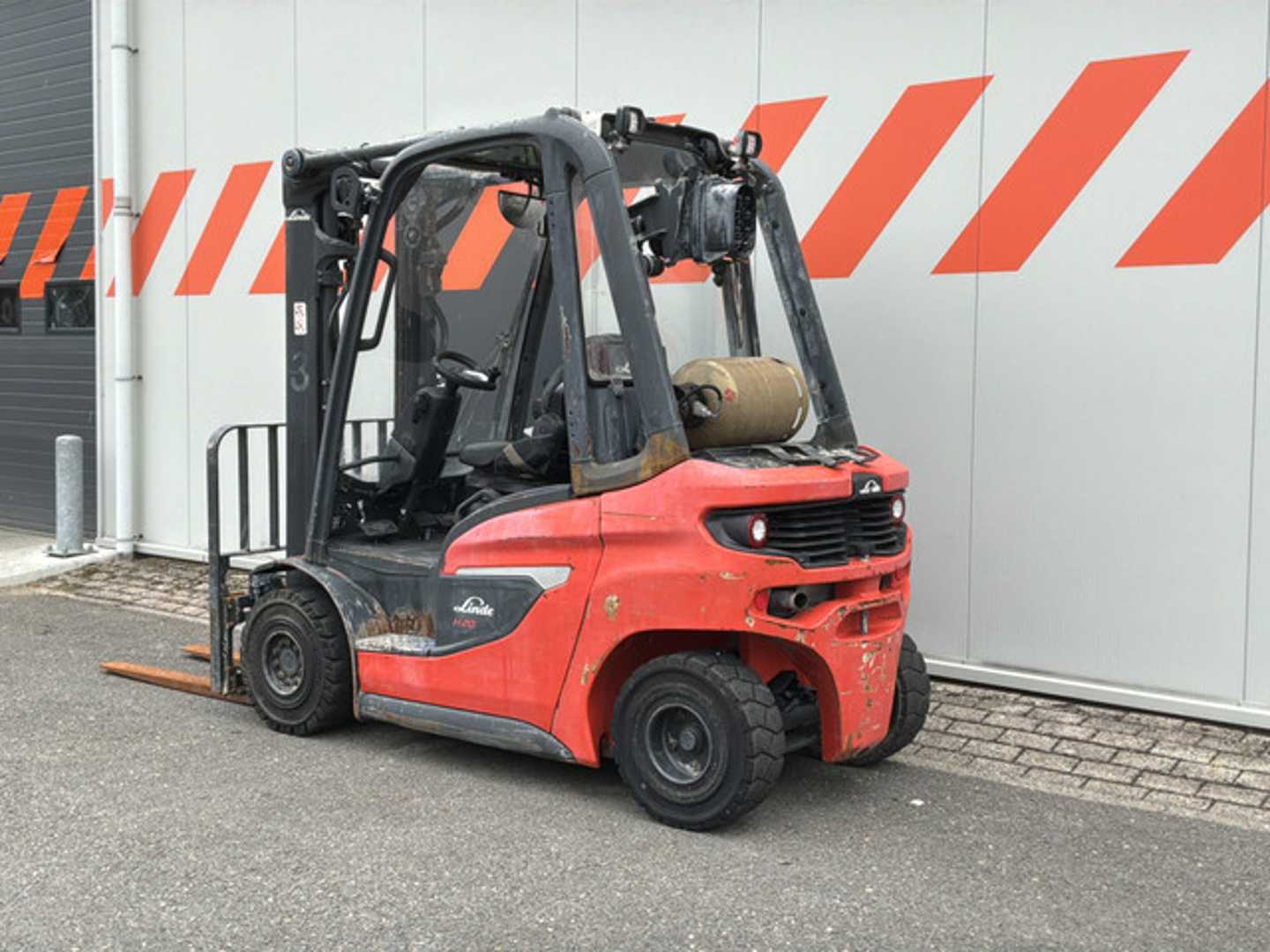 Used Forklift Linde H20T-01/600 4 ratų šakinis krautuvas (Image 2) Used Forklift Linde H20T-01/600 4 ratų šakinis krautuvas (Image 2)