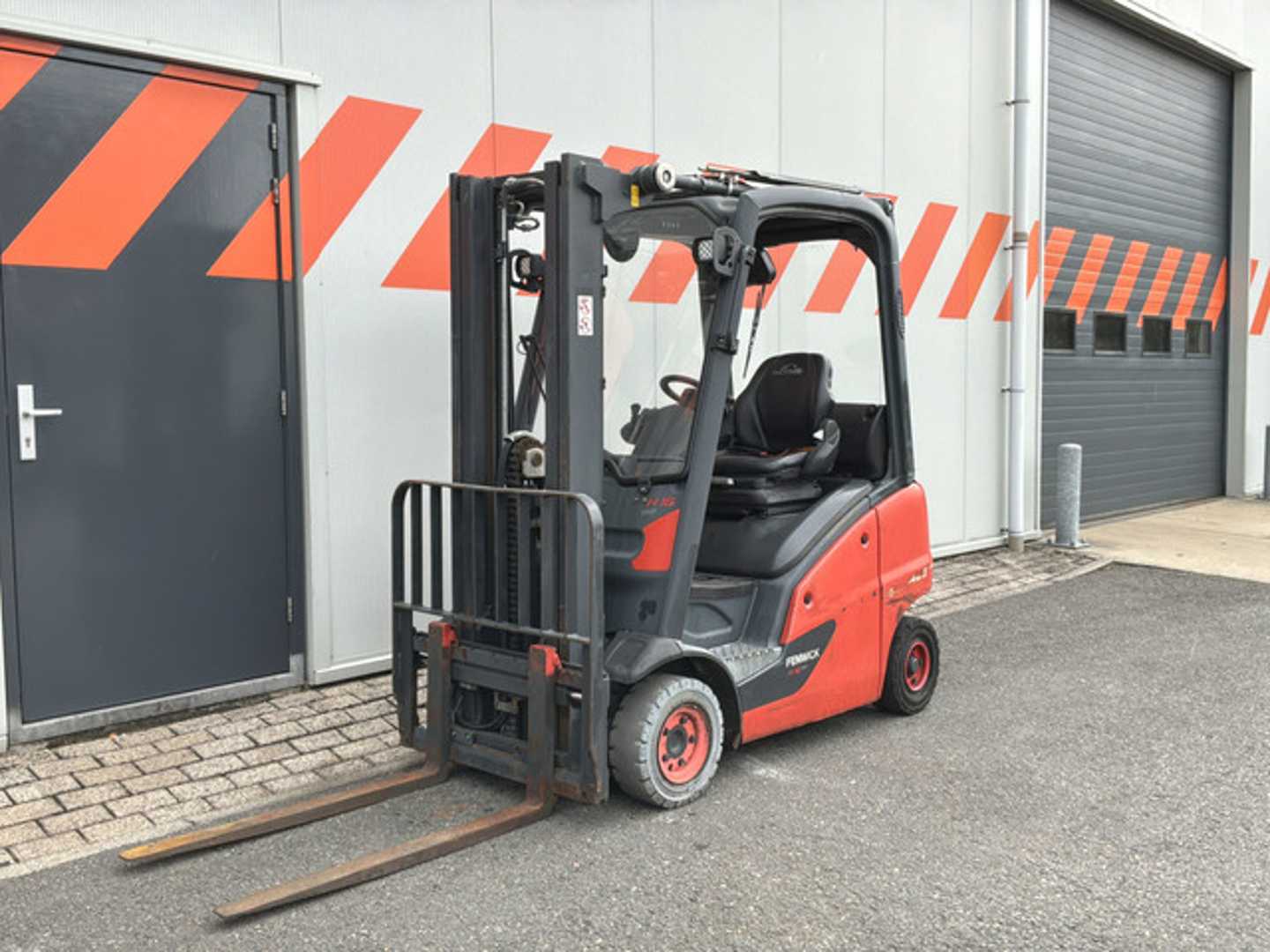 Used Forklift Linde H16T-01 4 ratų šakinis krautuvas (Image 1) Used Forklift Linde H16T-01 4 ratų šakinis krautuvas (Image 1)