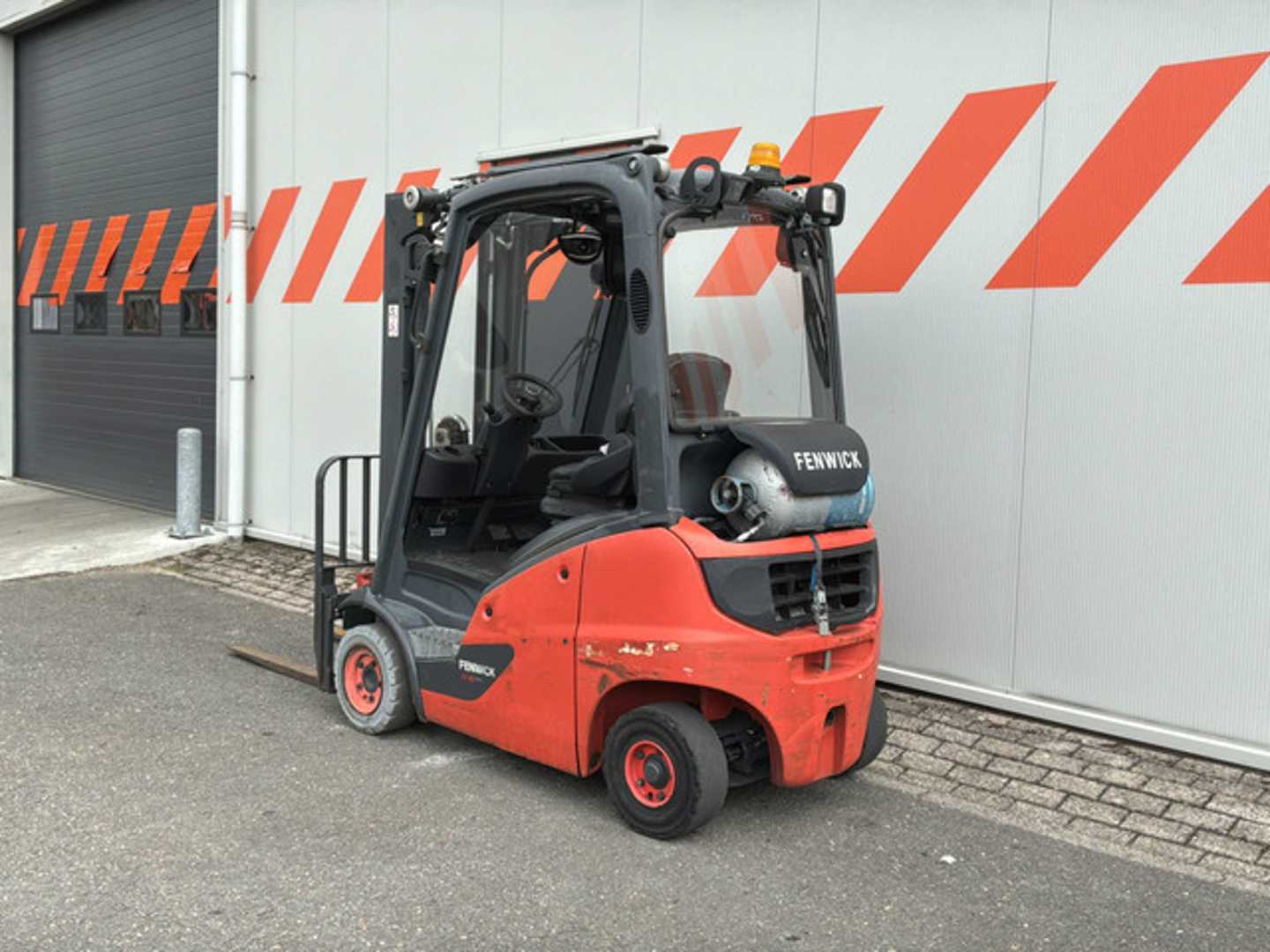 Used Forklift Linde H16T-01 4 ratų šakinis krautuvas (Image 2) Used Forklift Linde H16T-01 4 ratų šakinis krautuvas (Image 2)