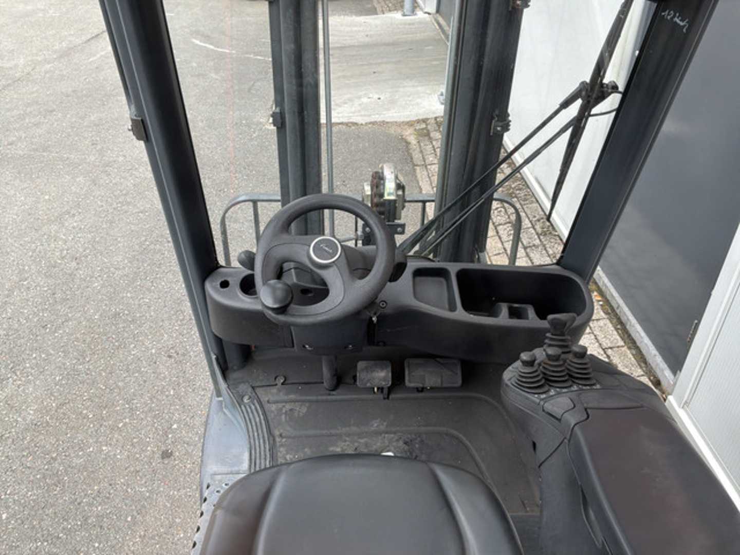 Used Forklift Linde H16T-01 4 ratų šakinis krautuvas (Image 3) Used Forklift Linde H16T-01 4 ratų šakinis krautuvas (Image 3)