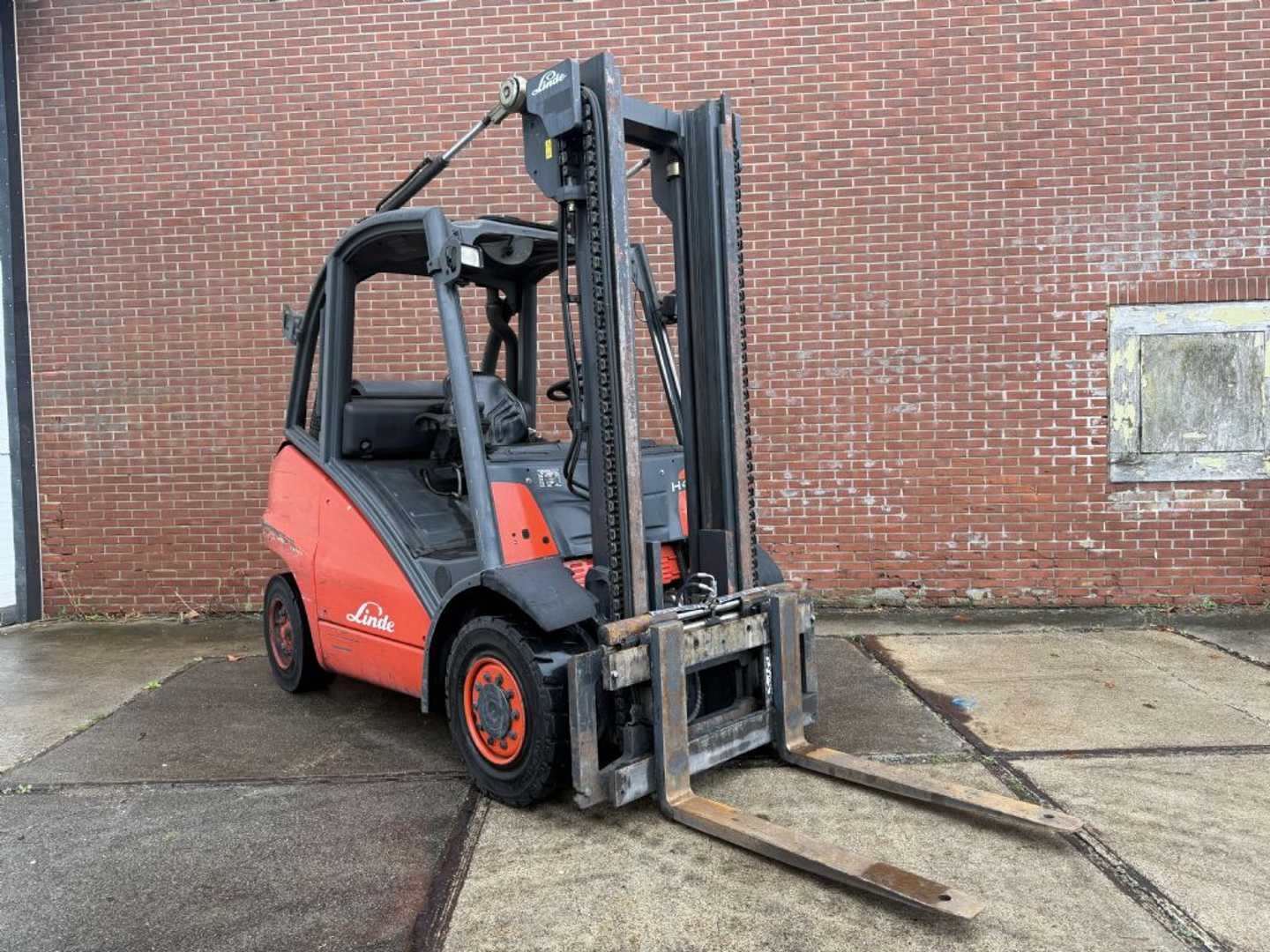 Used Forklift Linde H40T 4 ratų šakinis krautuvas (Image 1) Used Forklift Linde H40T 4 ratų šakinis krautuvas (Image 1)