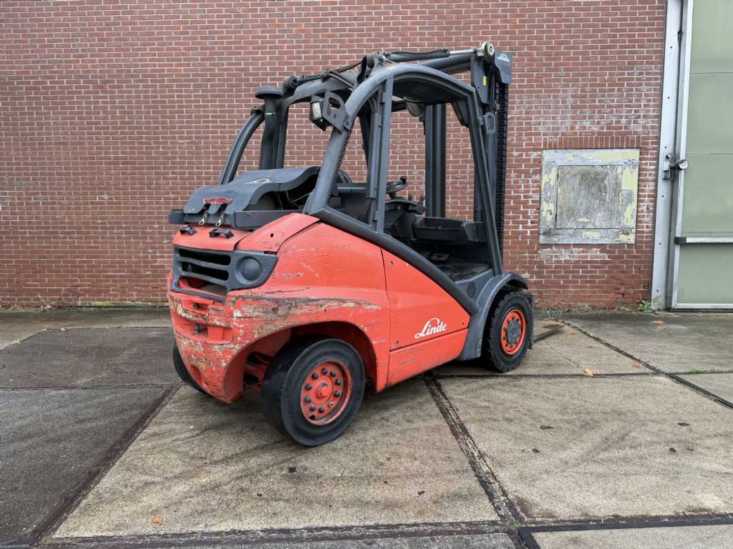 Used Forklift Linde H40T 4 ratų šakinis krautuvas (Image 3) Used Forklift Linde H40T 4 ratų šakinis krautuvas (Image 3)