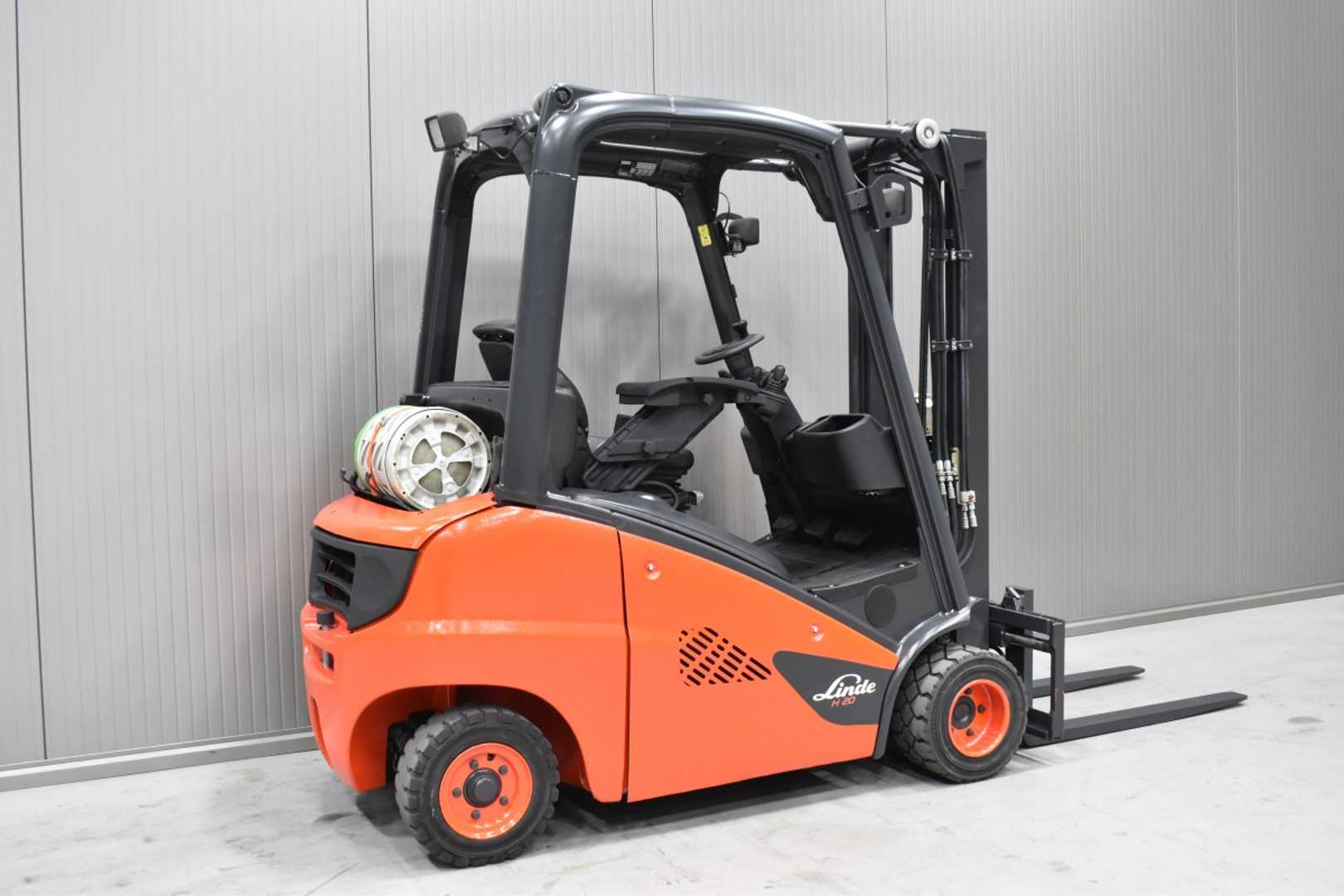 Used Forklift Linde H 20 T - 01 /58839/ 4 ratų šakinis krautuvas (Image 4) Used Forklift Linde H 20 T - 01 /58839/ 4 ratų šakinis krautuvas (Image 4)