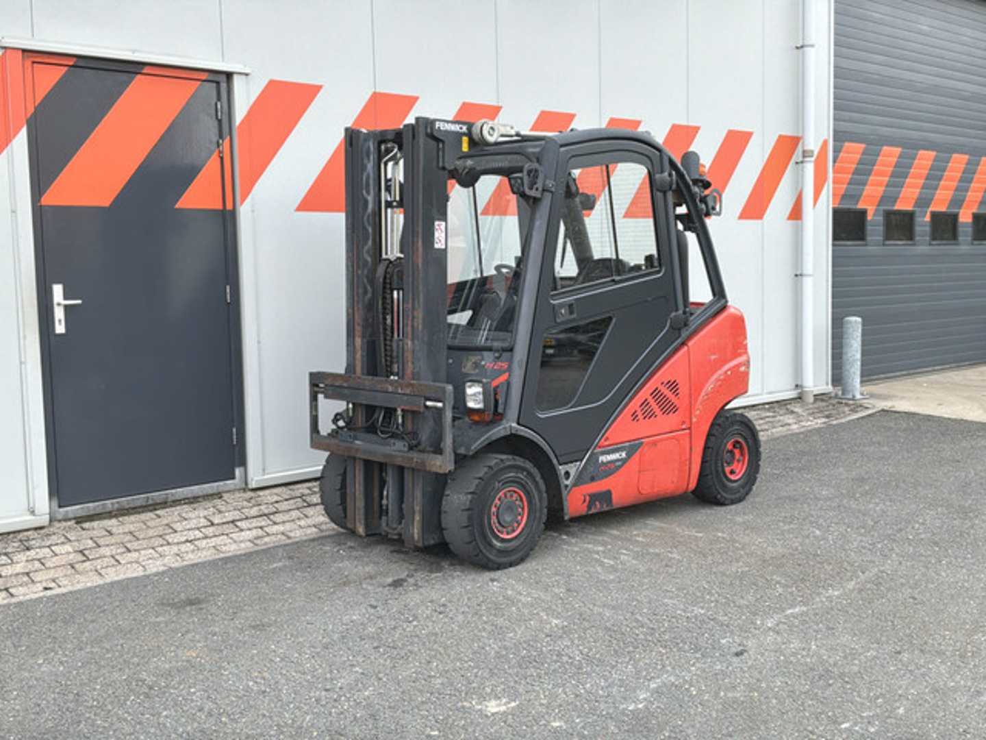 Used Forklift Linde H25T-02 4 ratų šakinis krautuvas (Image 1) Used Forklift Linde H25T-02 4 ratų šakinis krautuvas (Image 1)